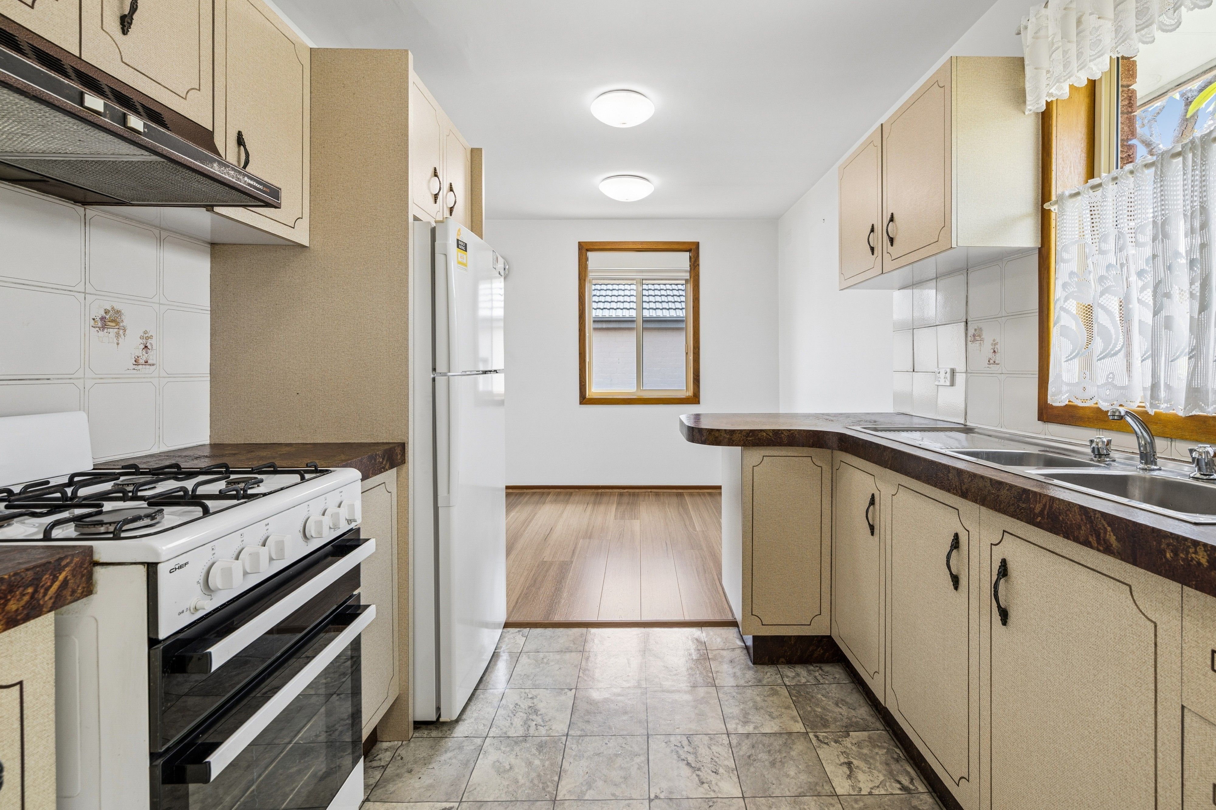 33 Gardiner Crescent — photo 6 of 11