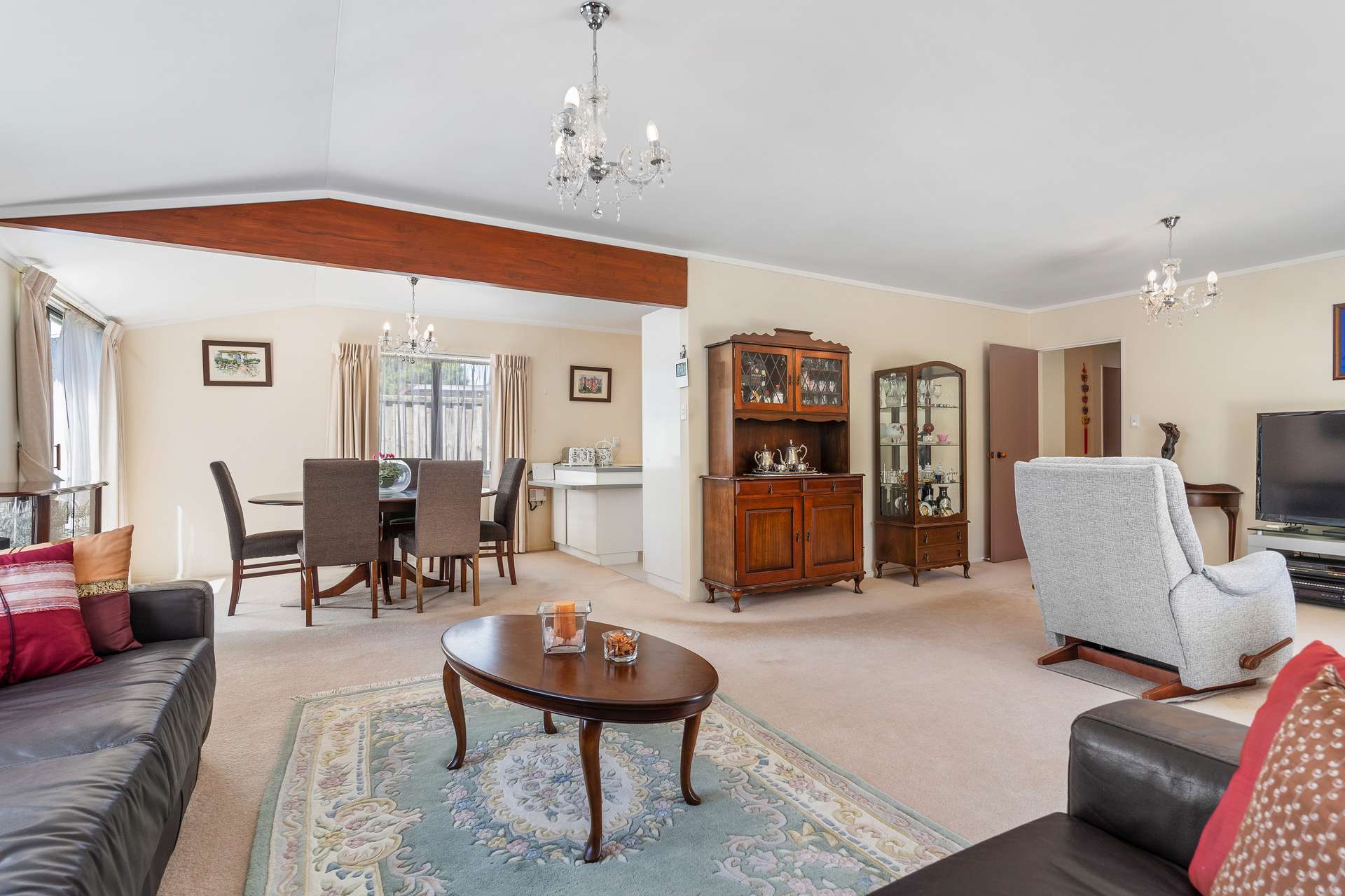 175 Carnoustie Drive photo 3