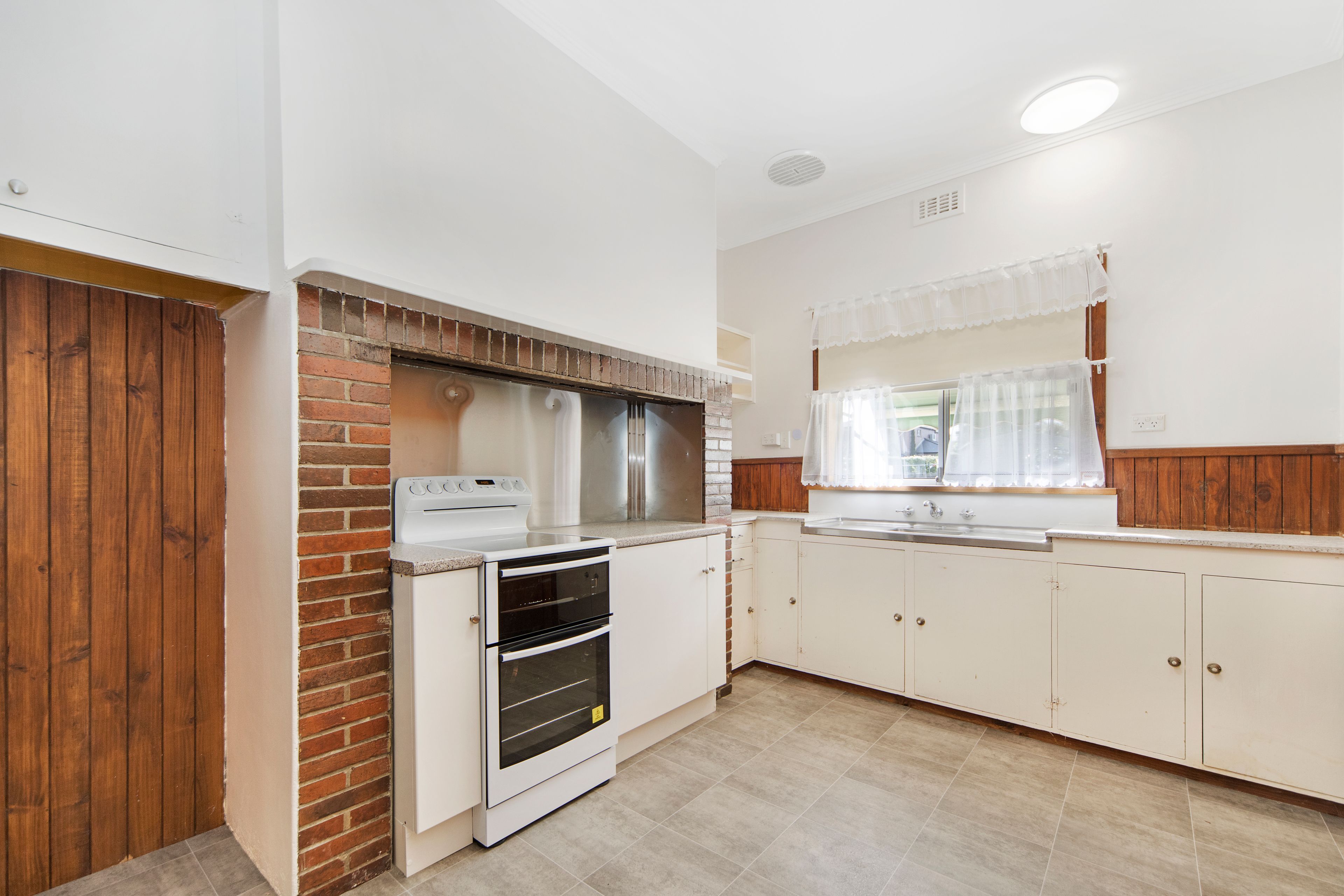 16 Smith Street, Newington, VIC 3350
