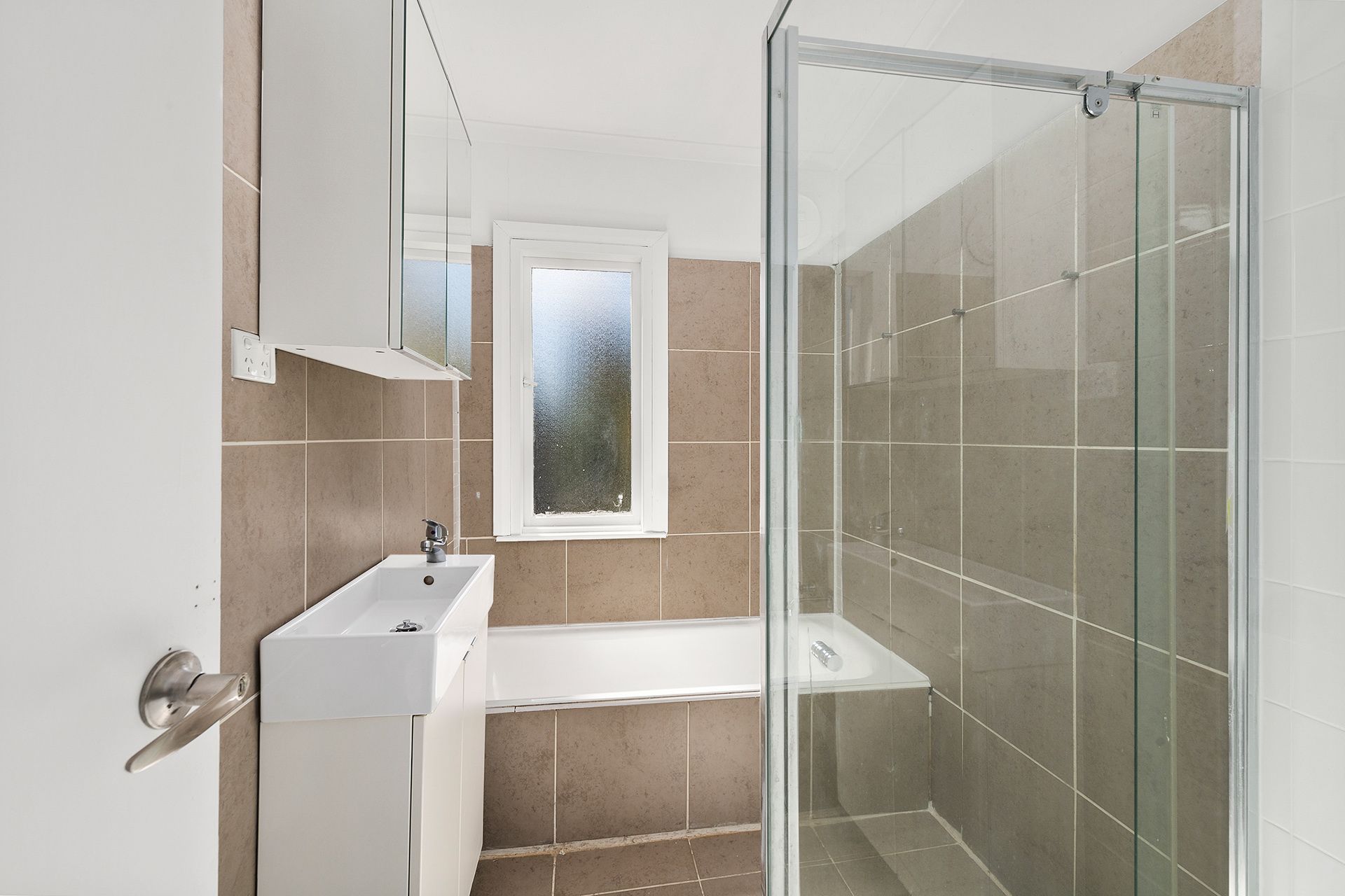 36 Sheaffe Street — photo 8 of 10