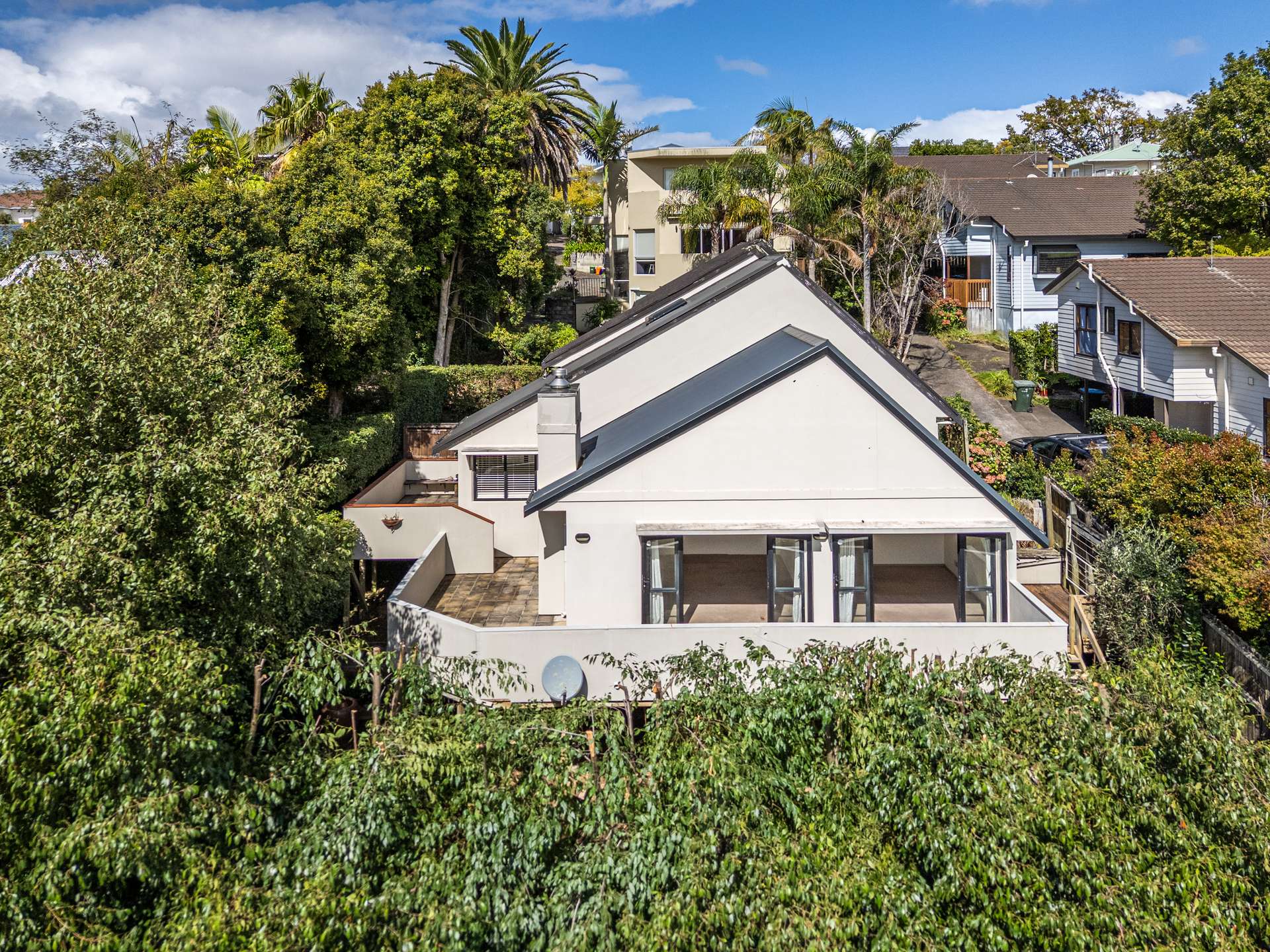 16b Abbotts Way photo 1