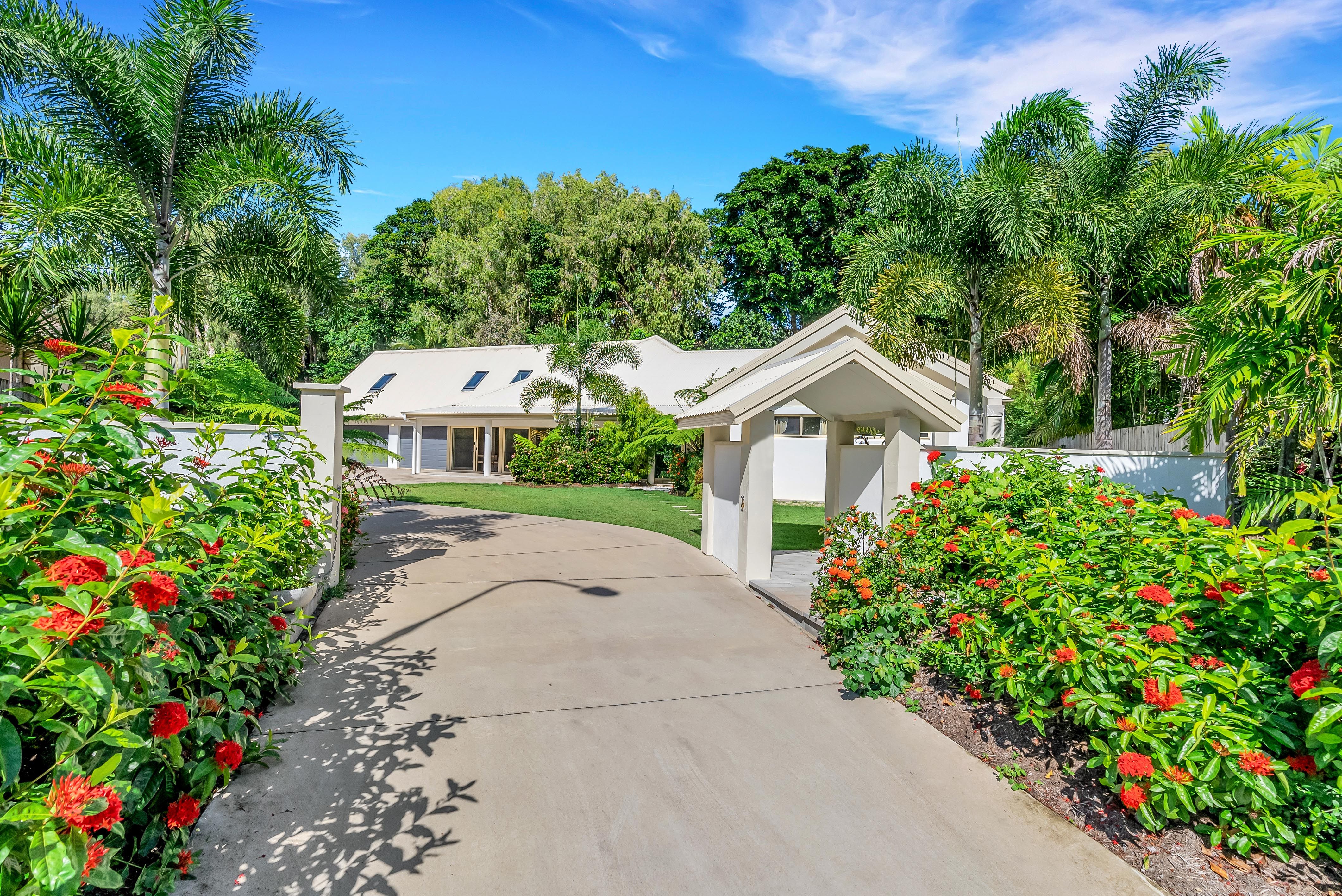 17 Gibson Close, Clifton Beach, QLD 4879