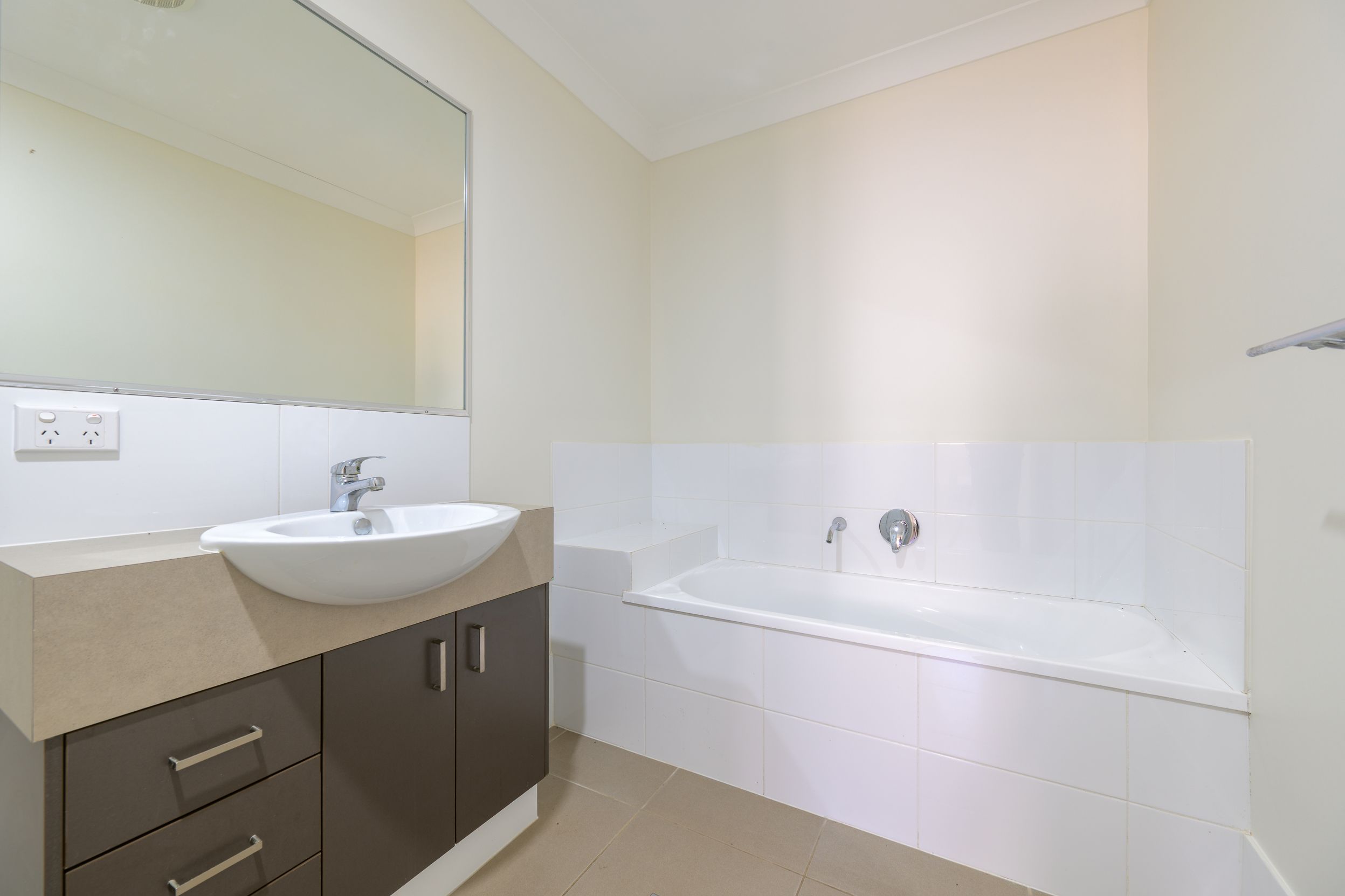12 Iris Road — photo 18 of 26