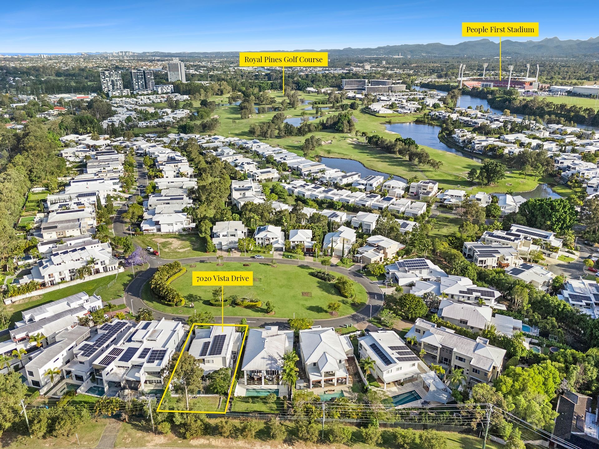 7020 Vista Drive, Benowa, QLD 4217