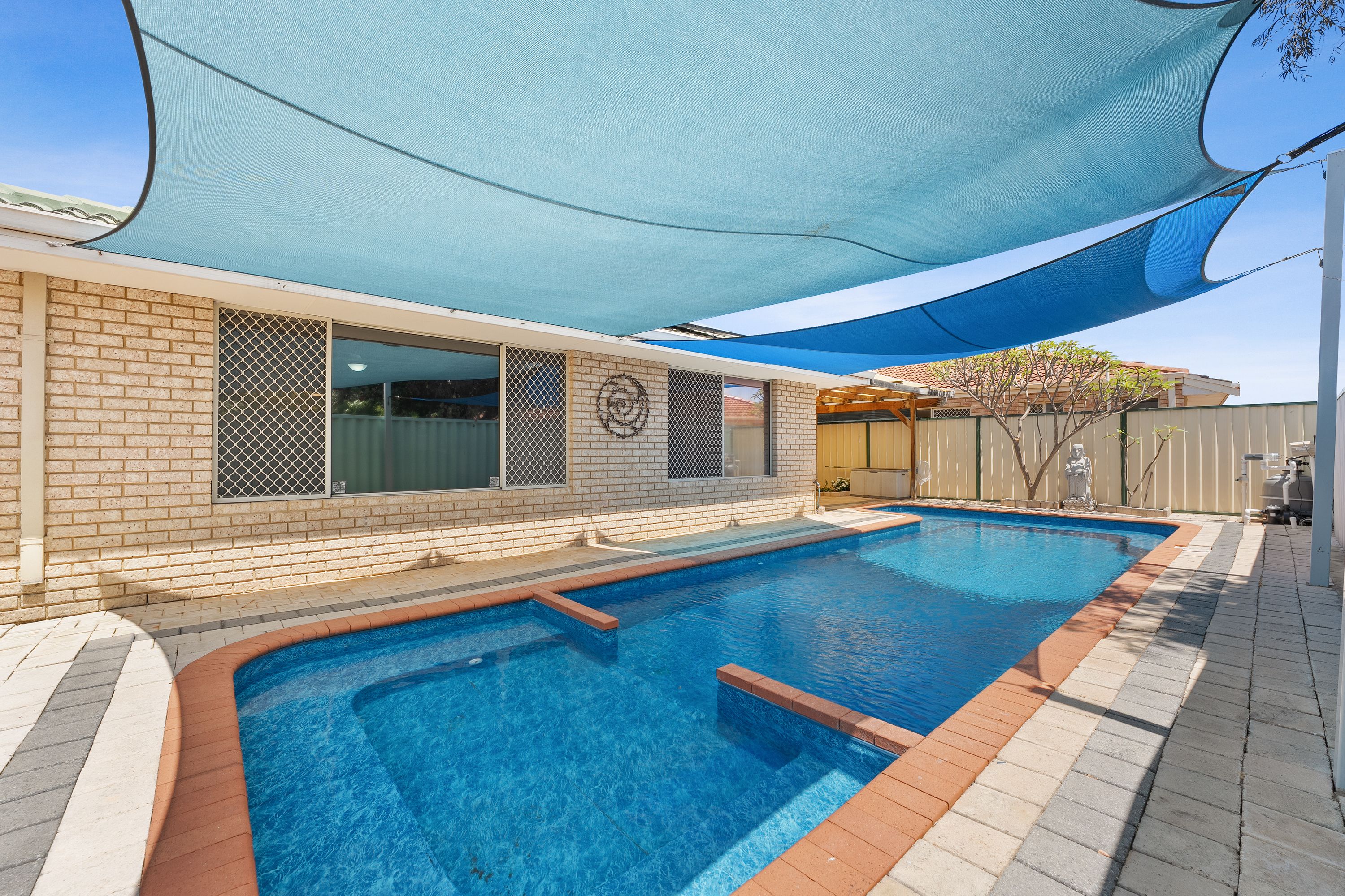 4 Huntingdale Court, Cooloongup, WA 6168