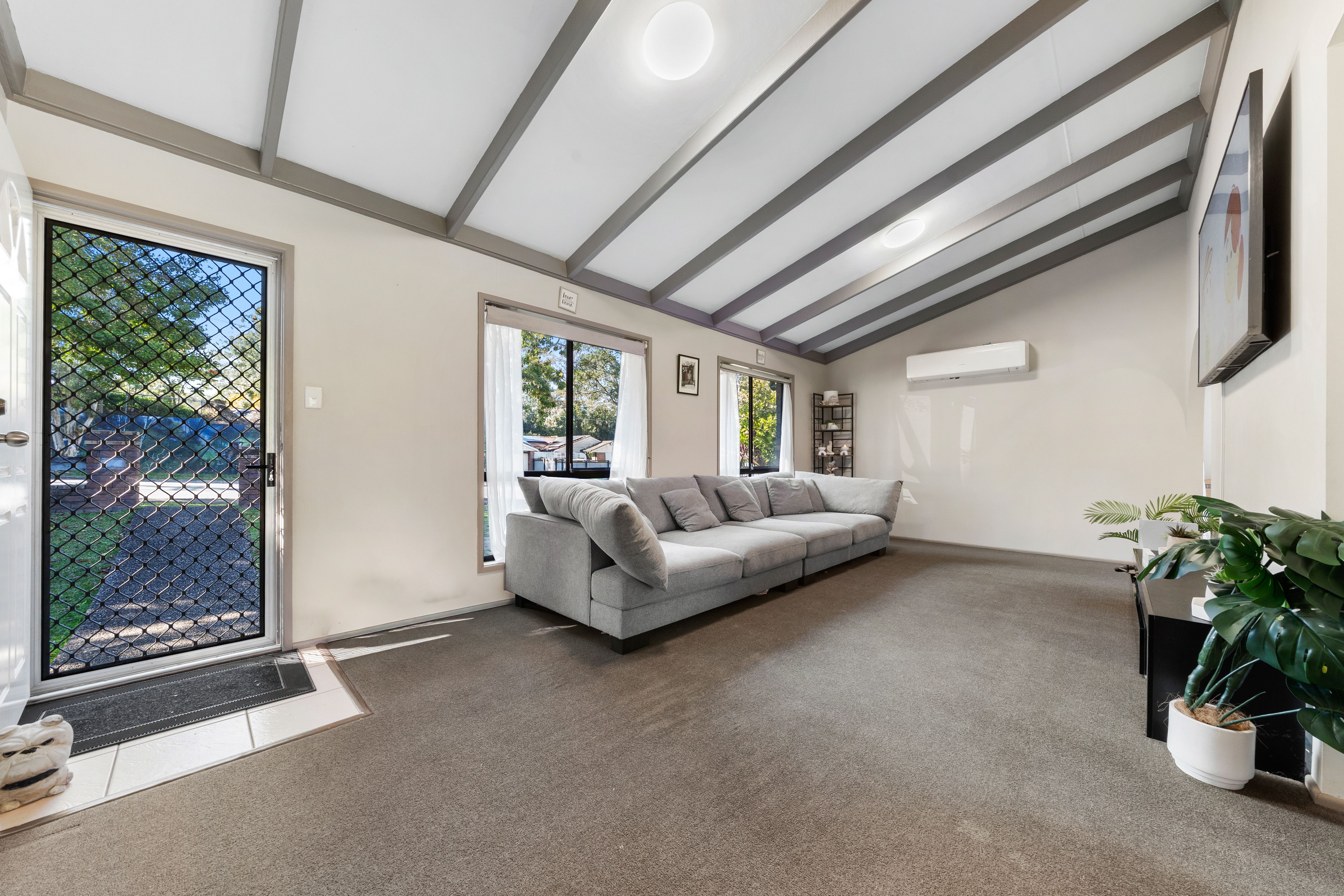 60 Roselea Street — photo 7 of 17