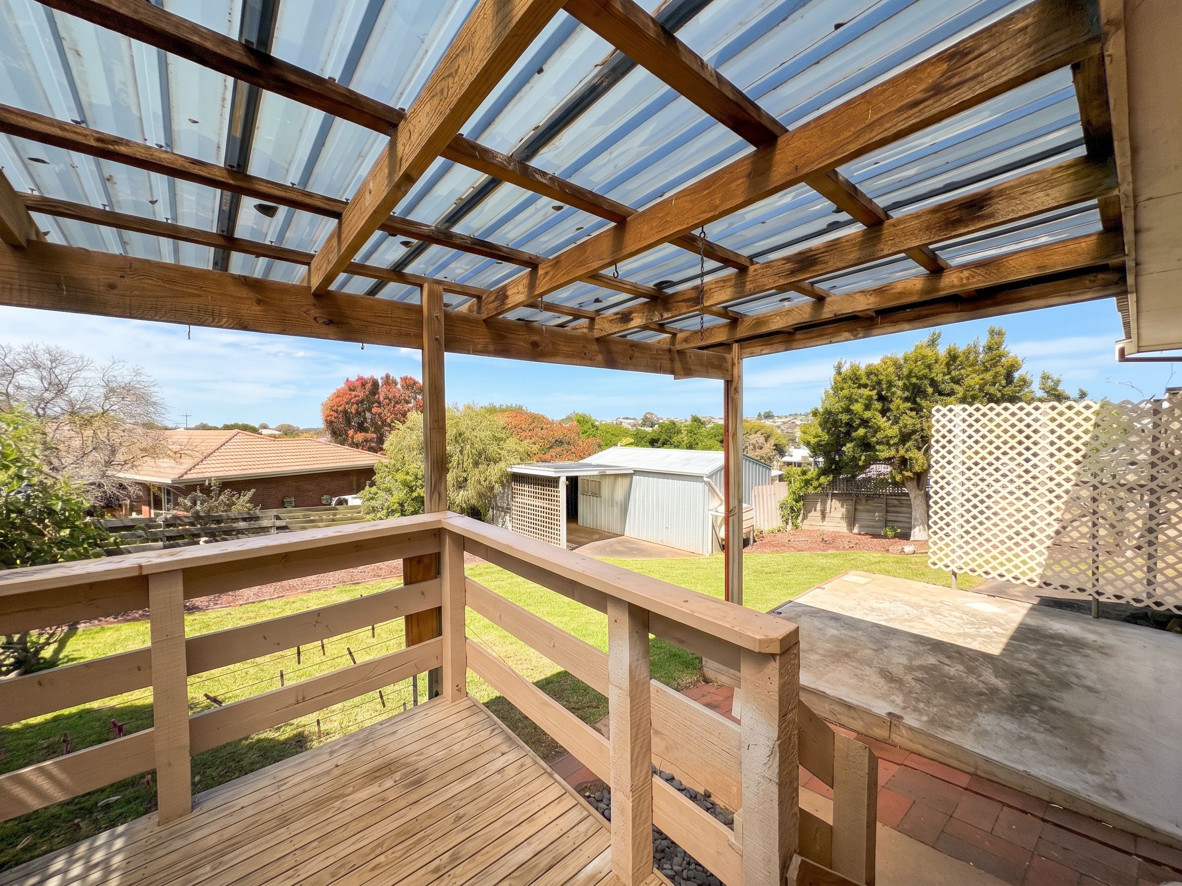 38 Laverock Road — photo 8 of 9