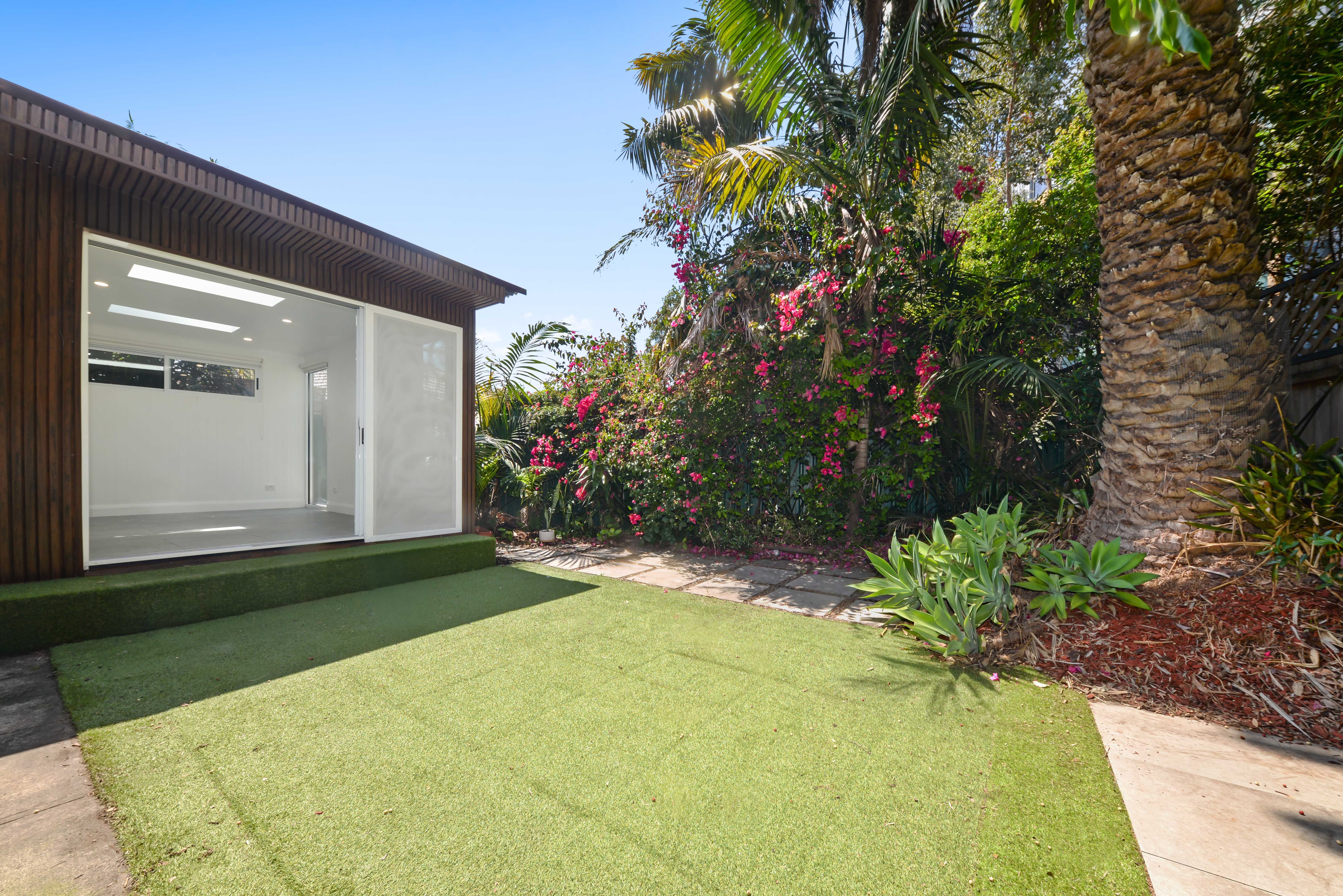 132 O'Riordan Street — photo 3 of 5