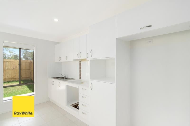 1/8 Foster Circuit, Hillcrest, QLD 4118