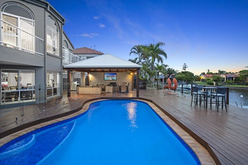 8 Folkstone Place, Runaway Bay QLD 4216