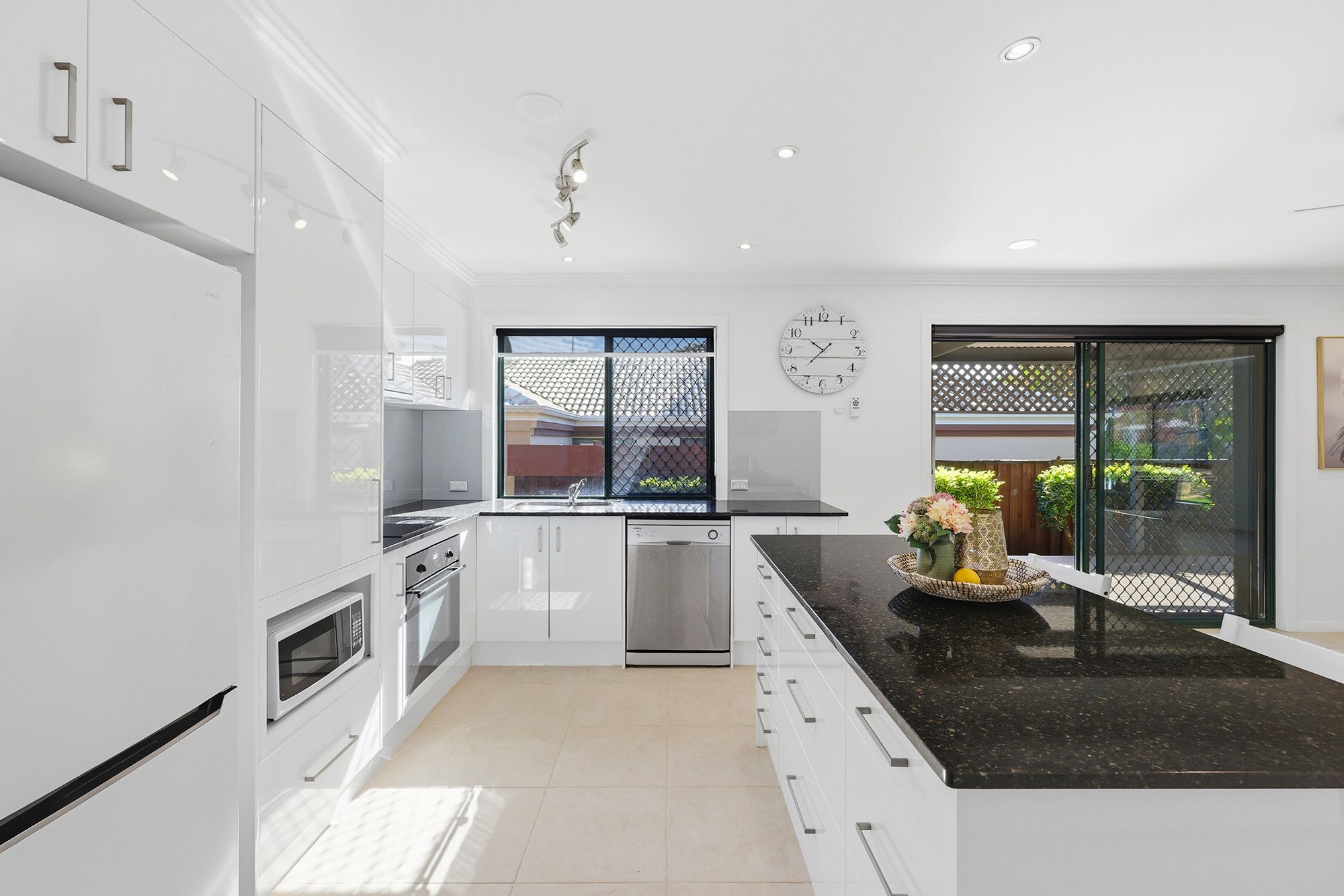 6 Manor Close, Robina, QLD 4226