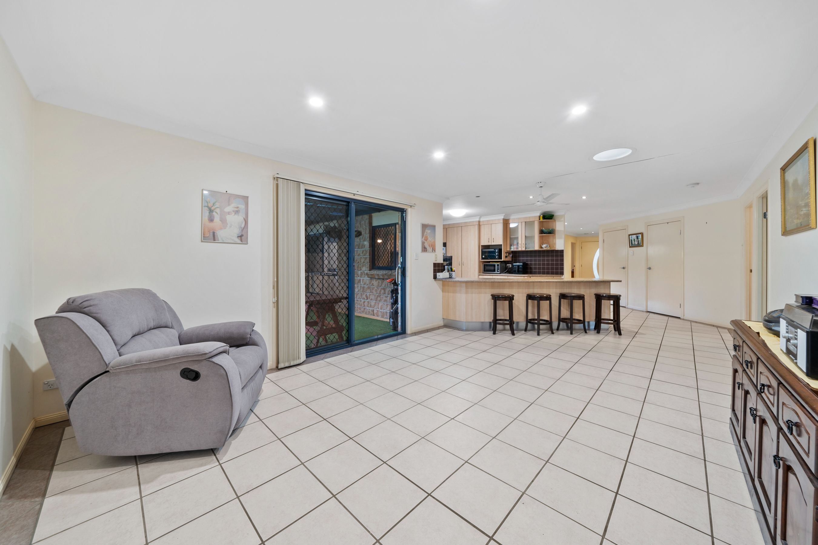 34 Lamberth Road East, Heritage Park, QLD 4118 - Sold House - Ray White ...