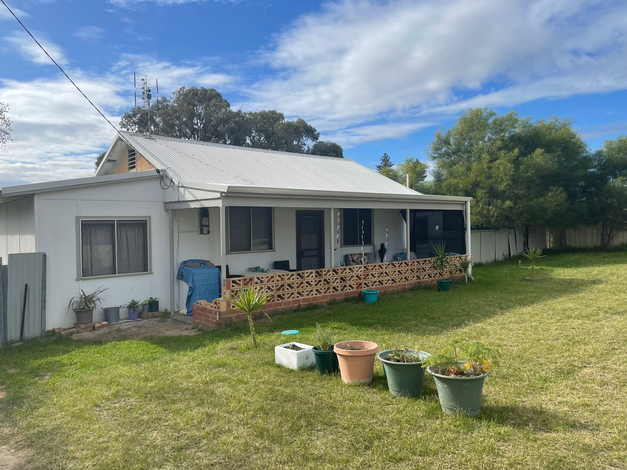 8 Armstrong Street, Dongara, WA 6525