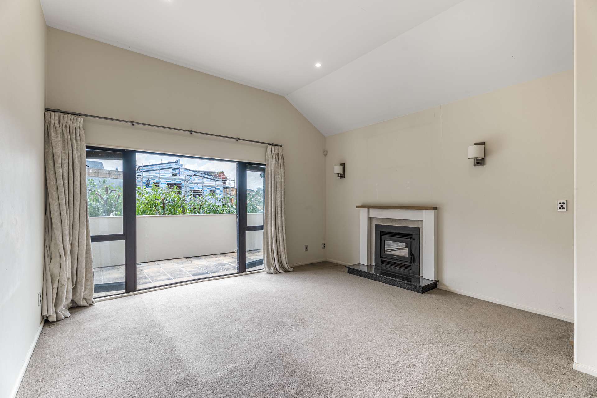 16b Abbotts Way photo 4