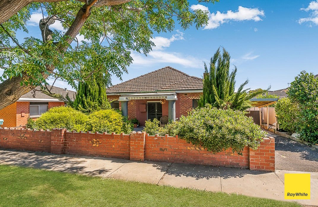 11 Nish Street, Flora Hill, VIC 3550