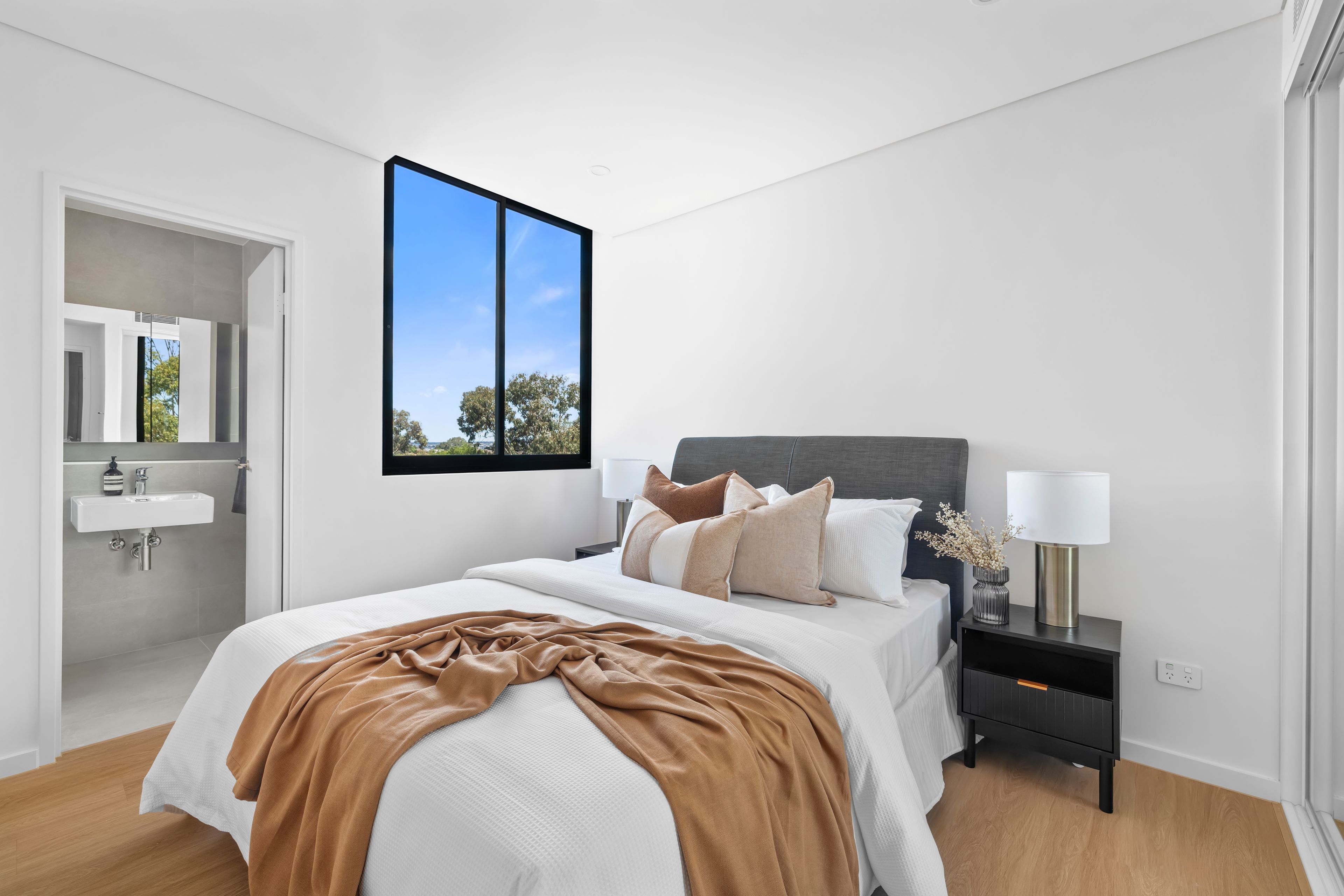 16-18 Elizabeth Street — photo 4 of 16