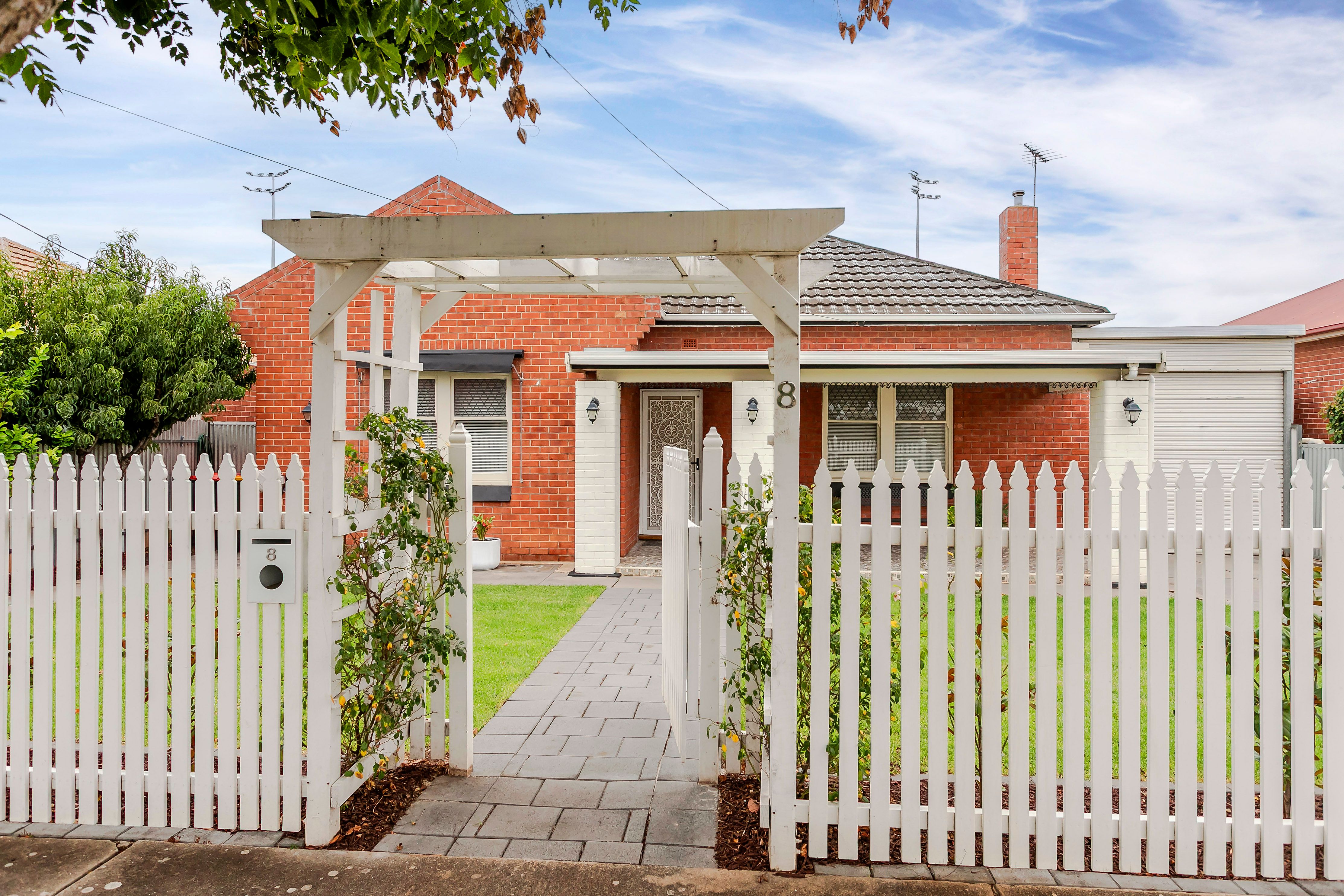 8 Fairweather Avenue, Woodville South, SA 5011