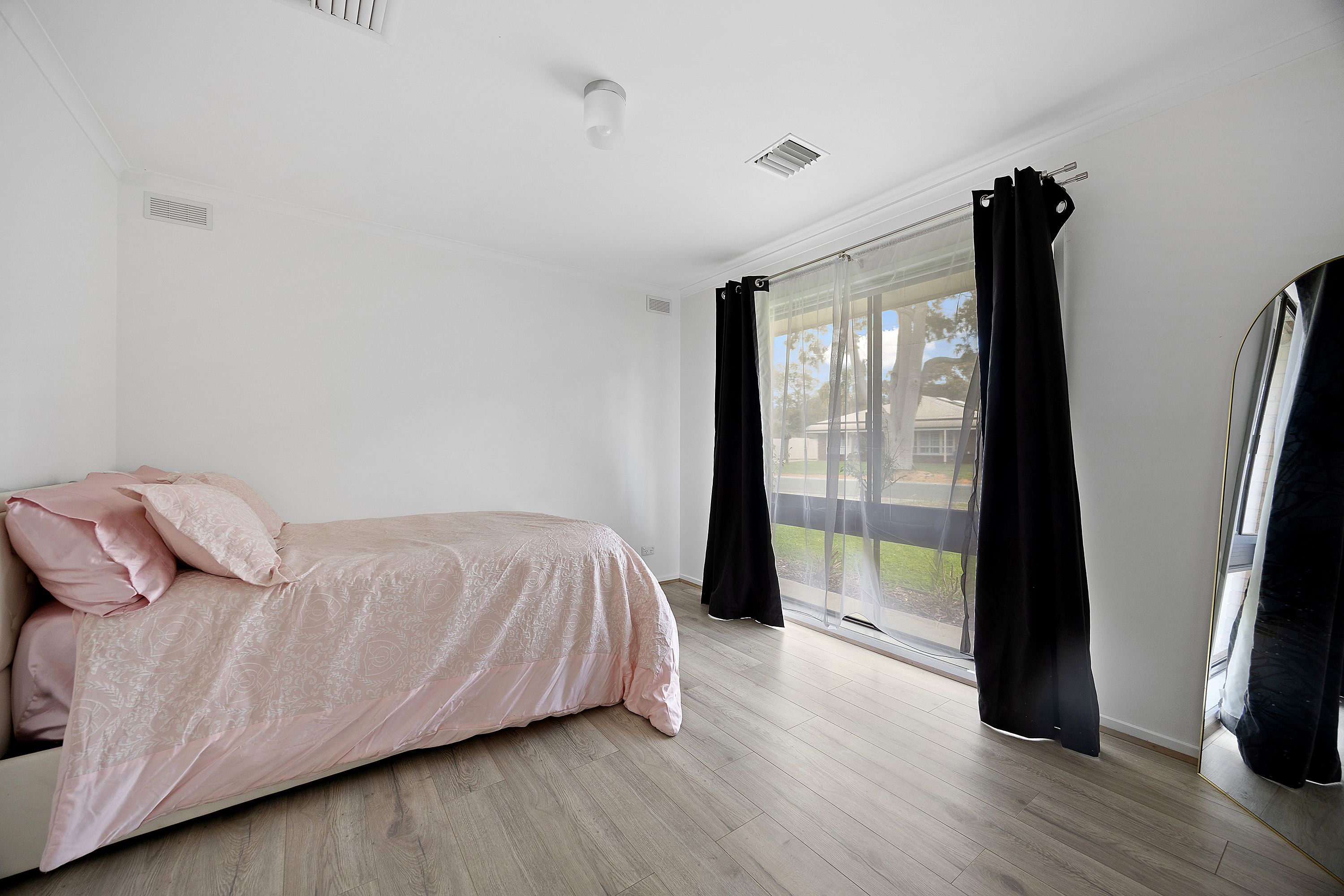 43 Rutley Crescent — photo 4 of 16