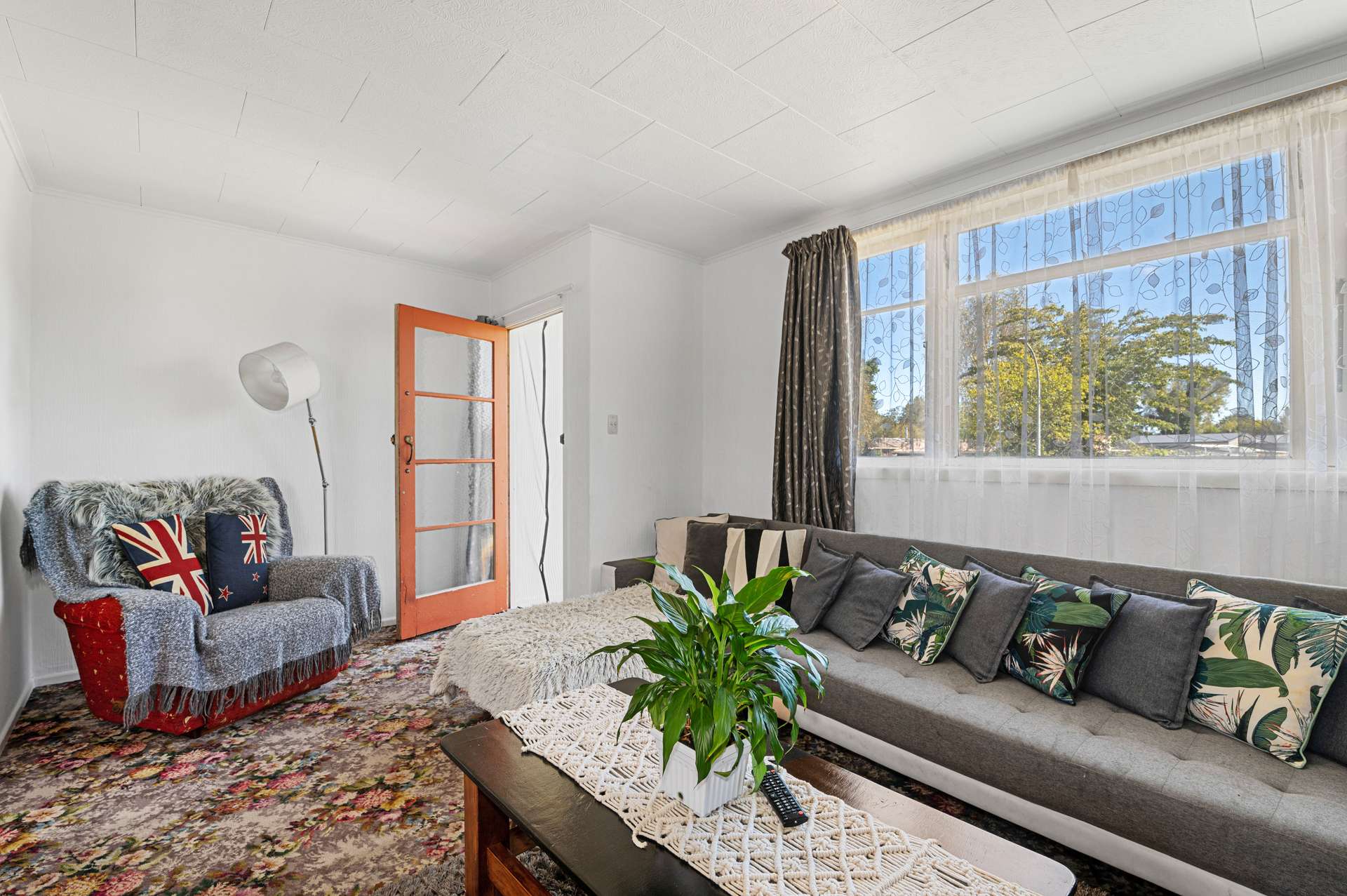 7 Montrose Place photo 2