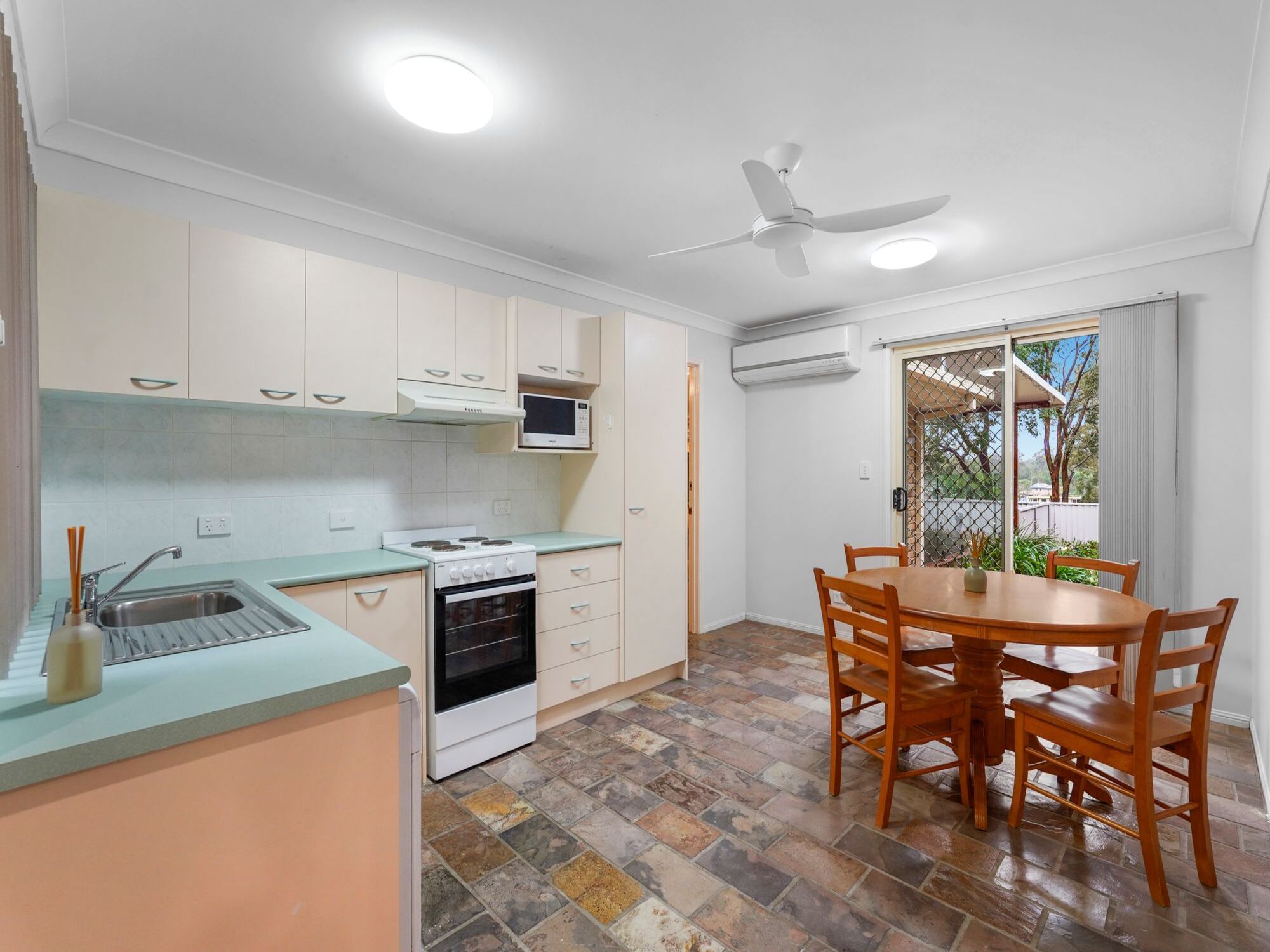 42 Meera Street — photo 4 of 22