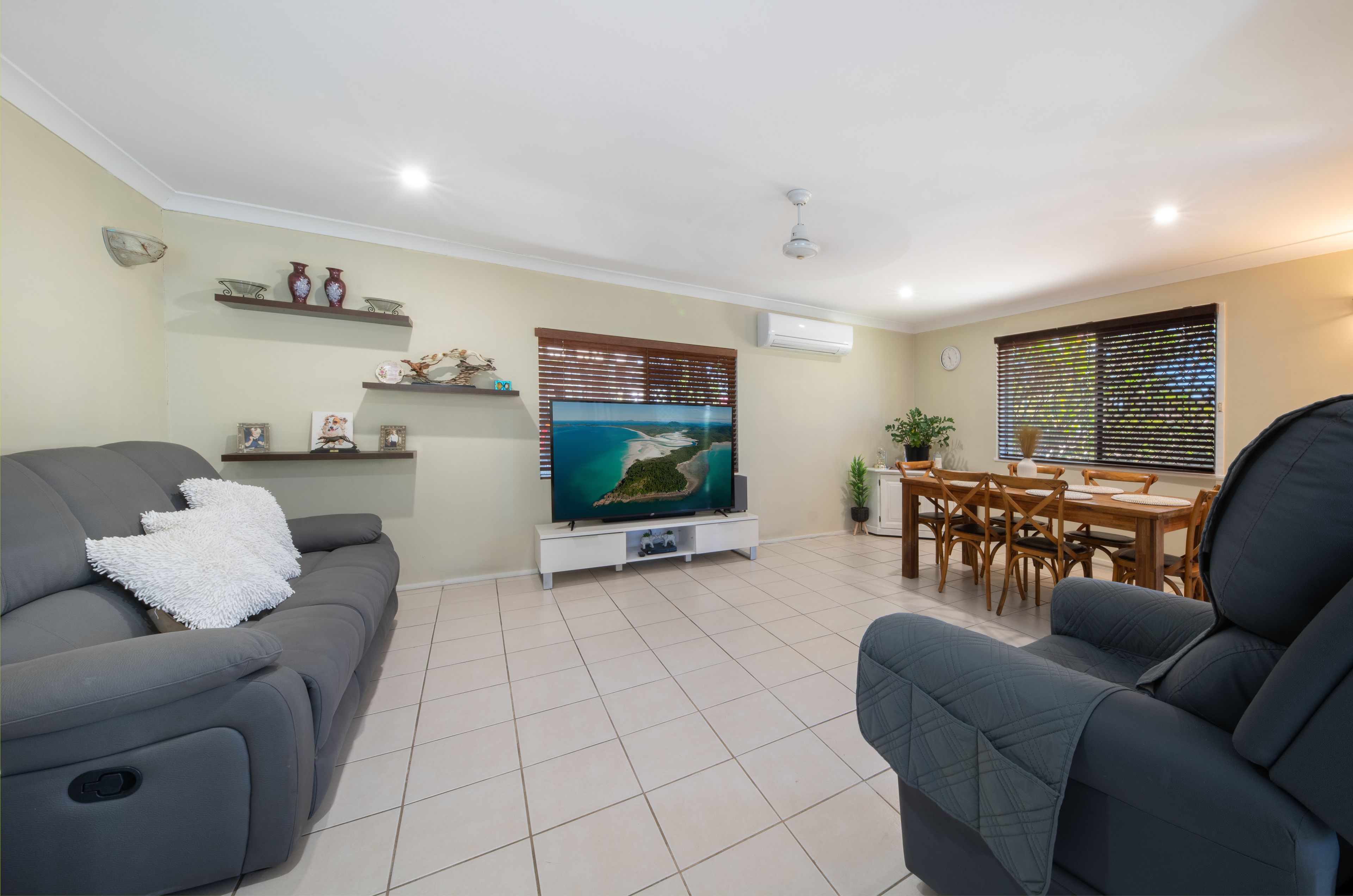 208 Shute Harbour Road — photo 3 of 16