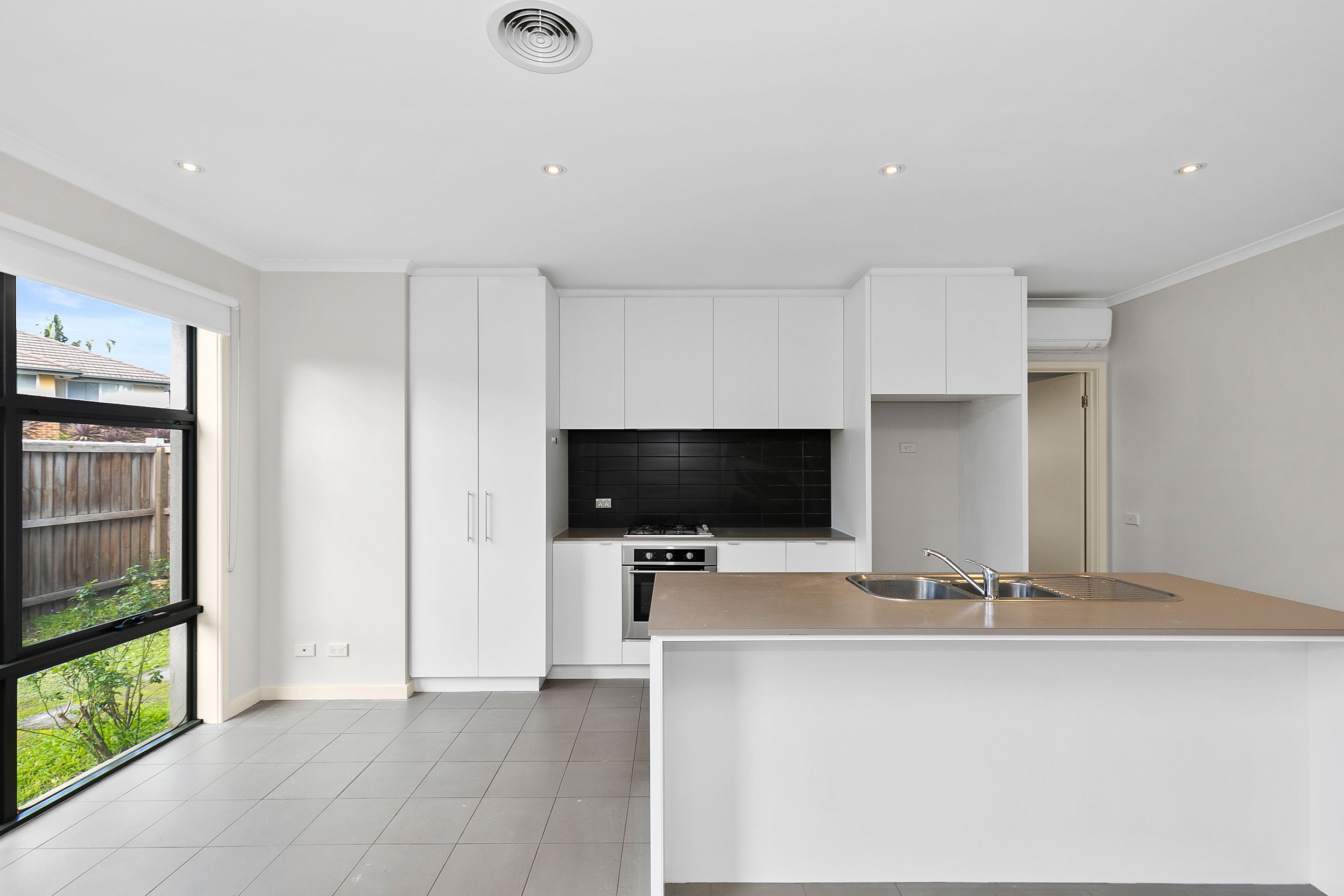 10 Liverpool Street, Mulgrave, VIC 3170