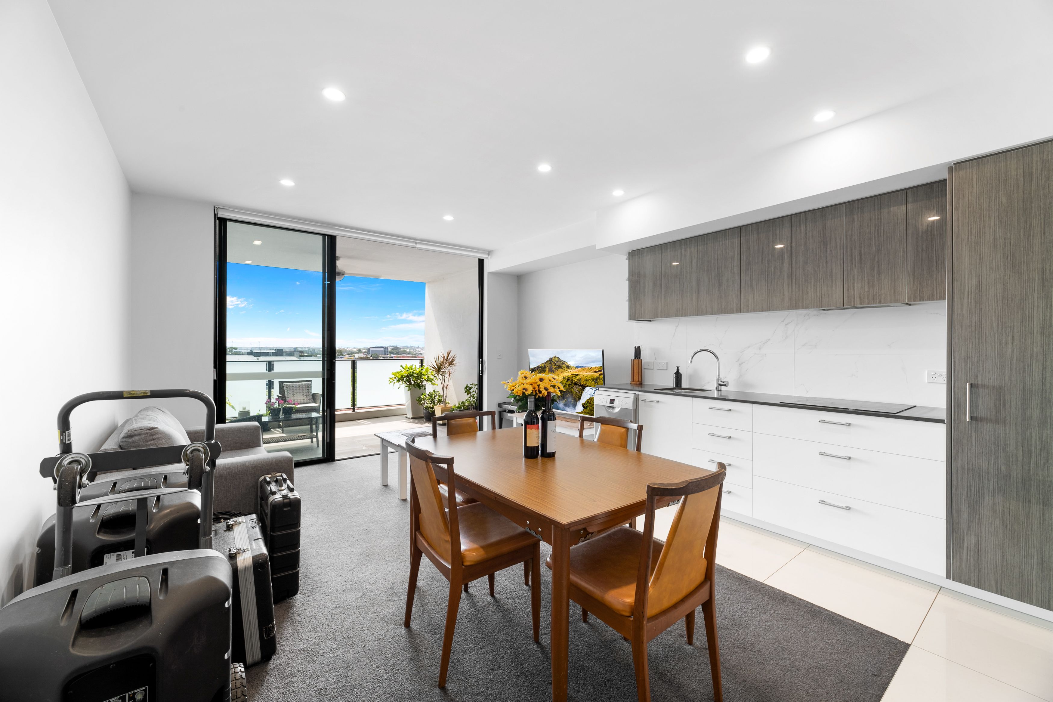 501-217-lutwyche-road-windsor-qld-4030-sold-unit-ray-white-newport