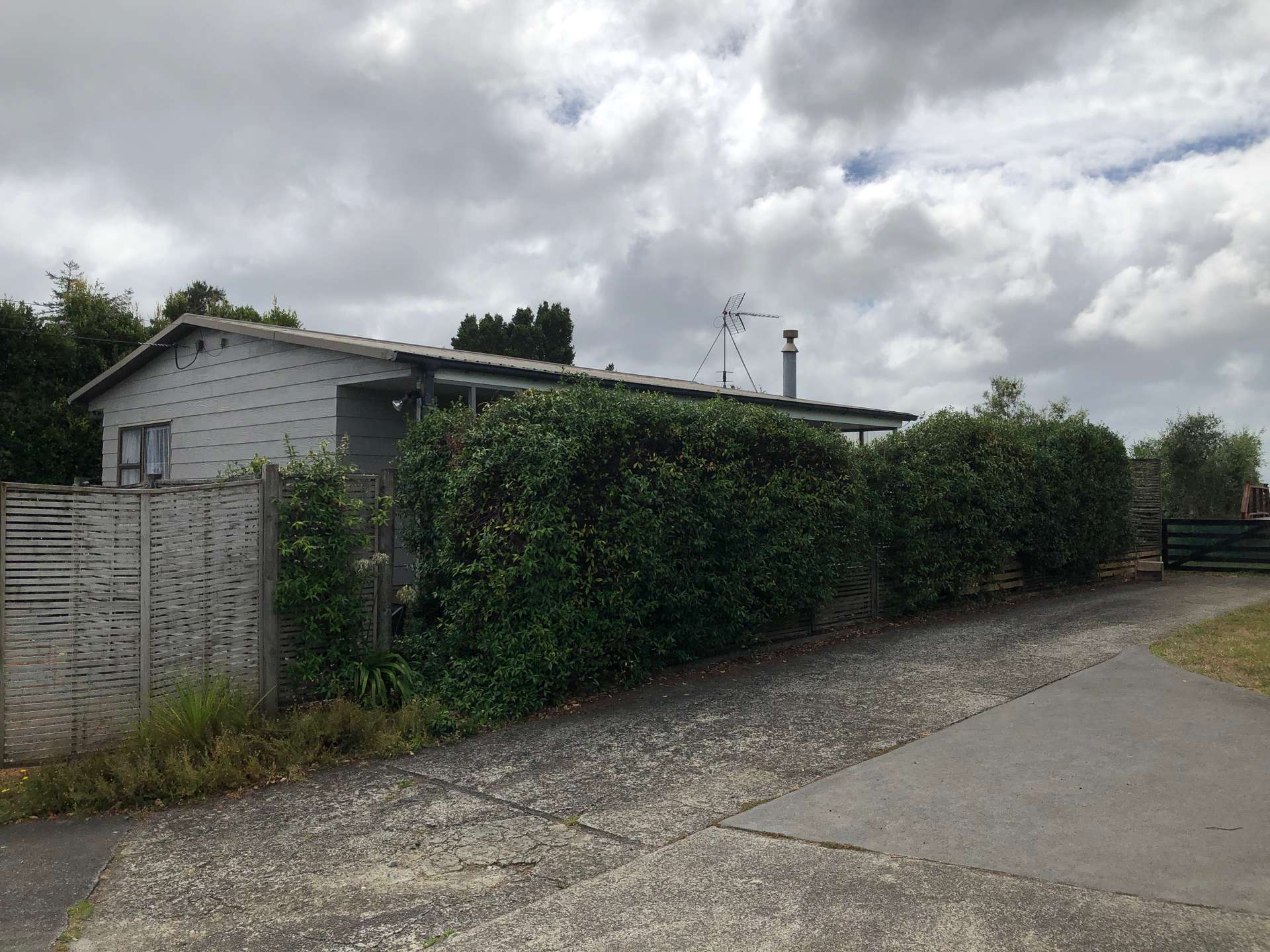 487a Waitakere Road photo 2