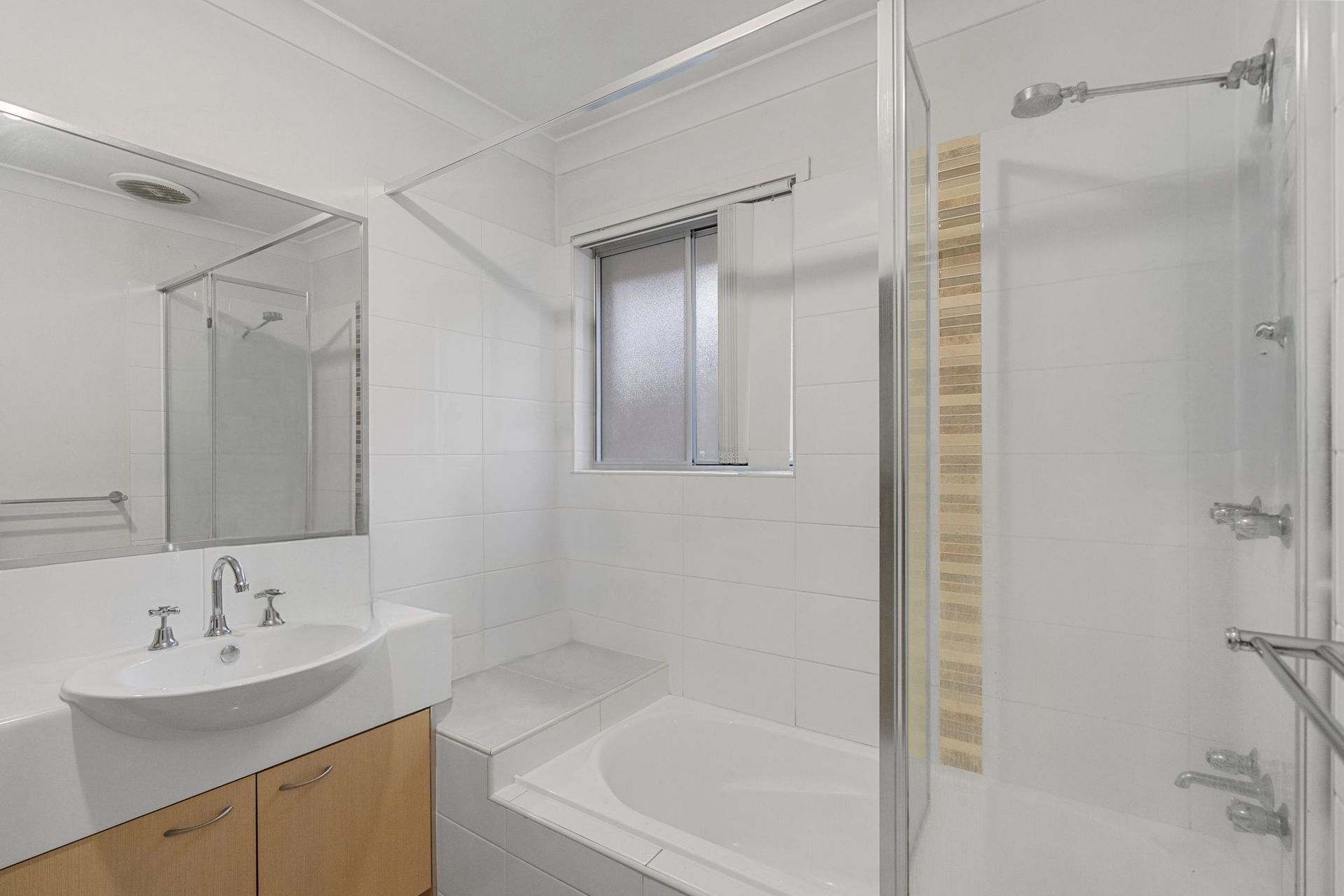 10/99-113 Peverell Street — photo 9 of 18