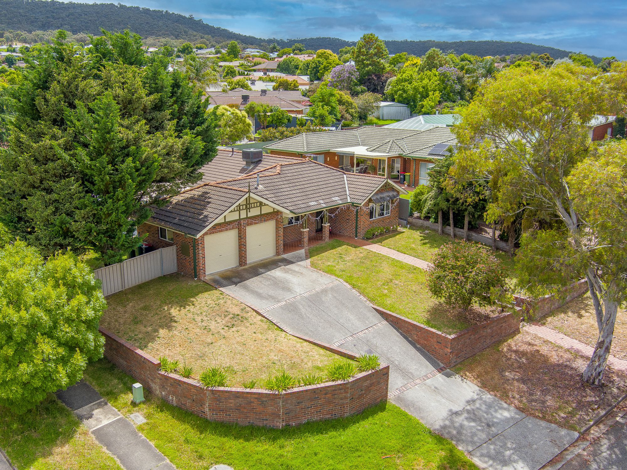 2 Highgrove Place, West Albury, NSW 2640 Leased House Ray White