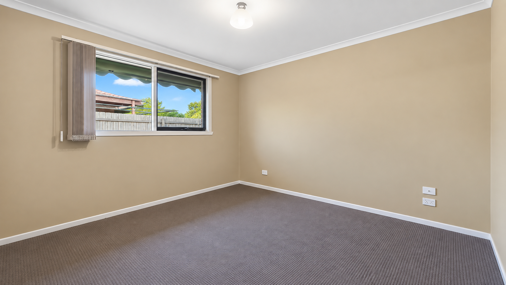21 Stewart Crescent — photo 3 of 8
