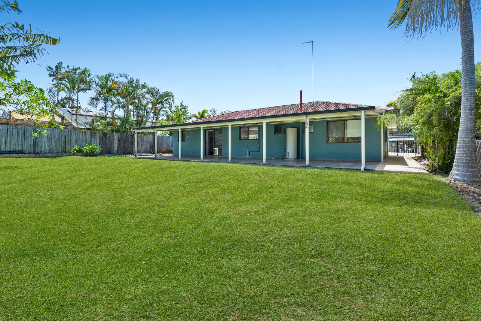 4 Koonwarra Street, Labrador, QLD 4215