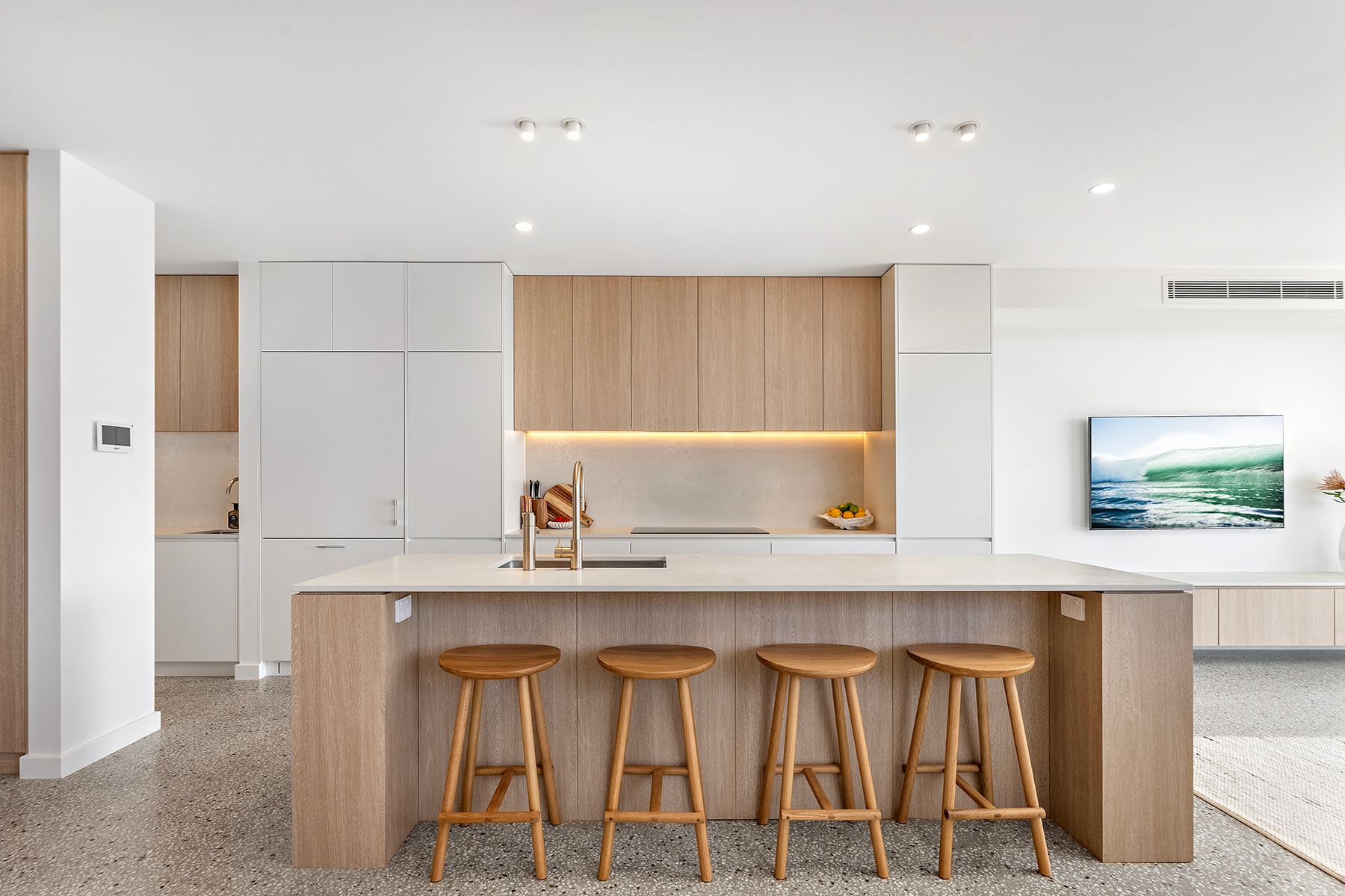 16B Robsinsville Crescent, Thirroul, NSW 2515