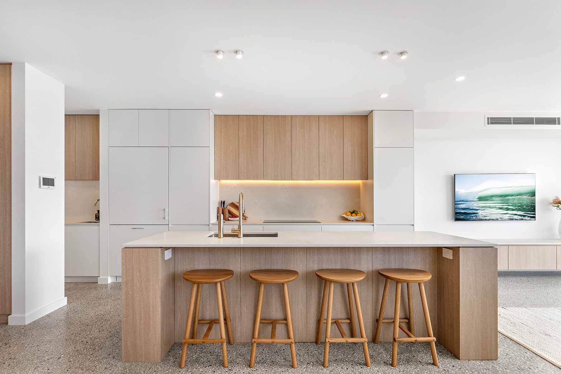 16B Robsinsville Crescent, Thirroul, NSW 2515