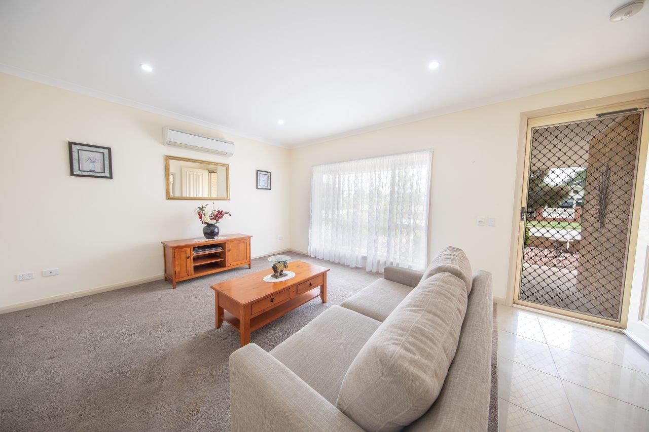 9 Penglase Street — photo 3 of 24