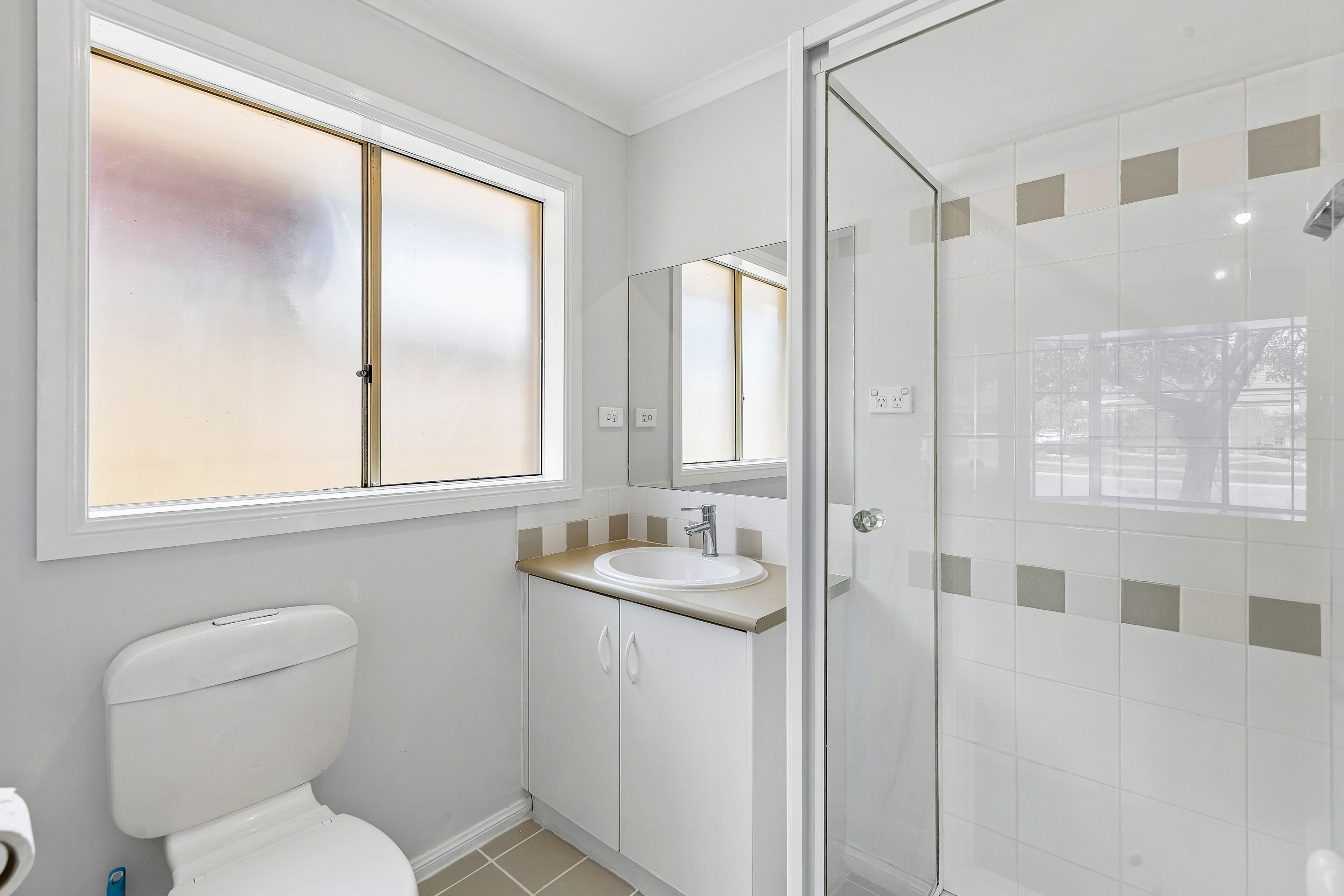 79 Mckenzie Crescent — photo 9 of 11