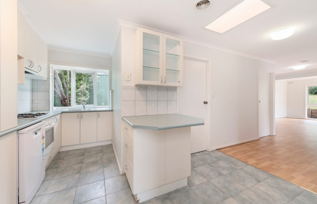 18 Lynn Drive, Ferntree Gully, VIC 3156