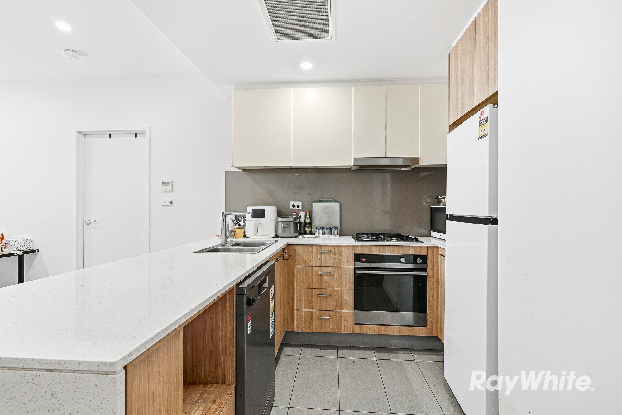 402/11 Hassall Street — photo 4 of 23