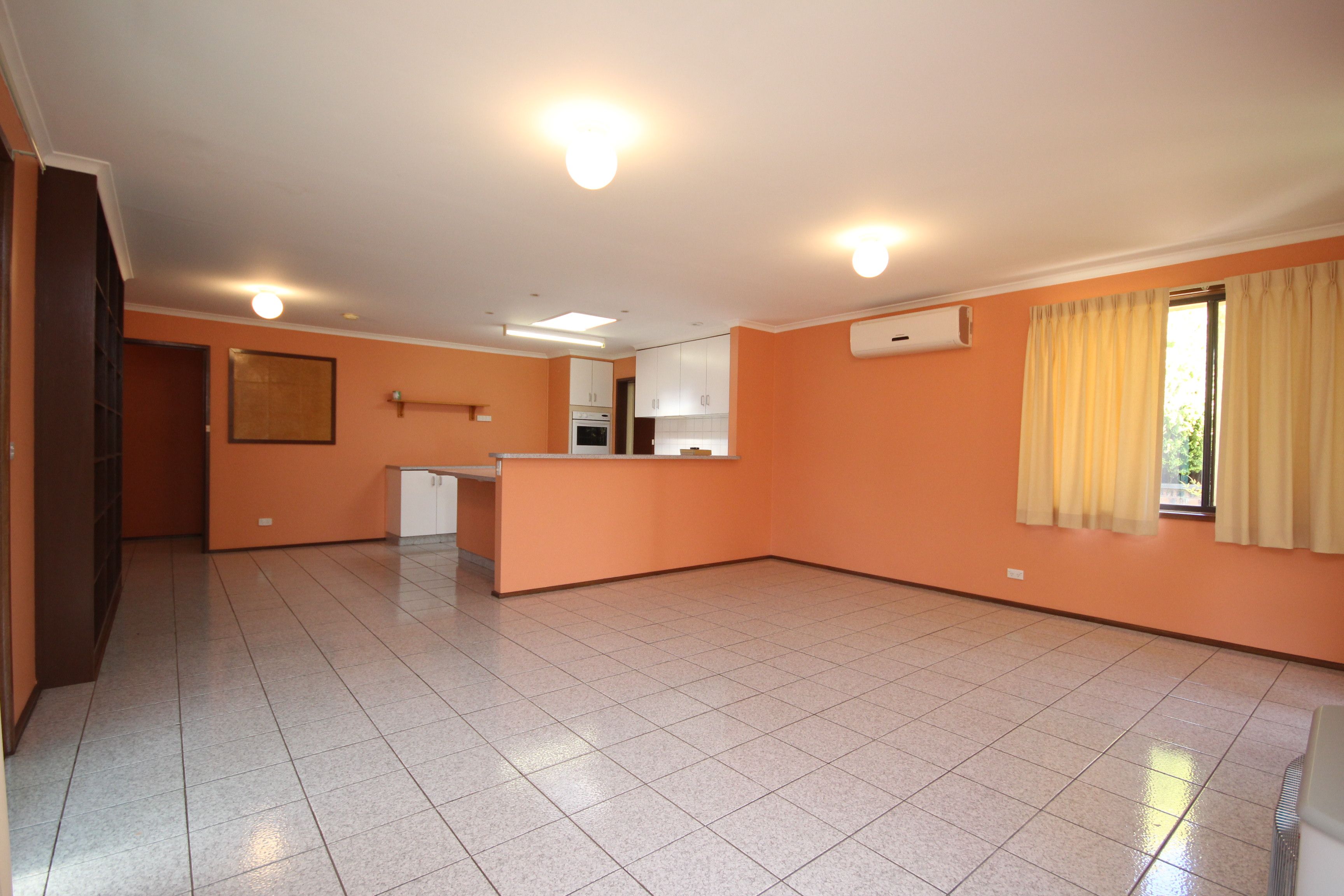124A Chuculba Crescent — photo 8 of 15