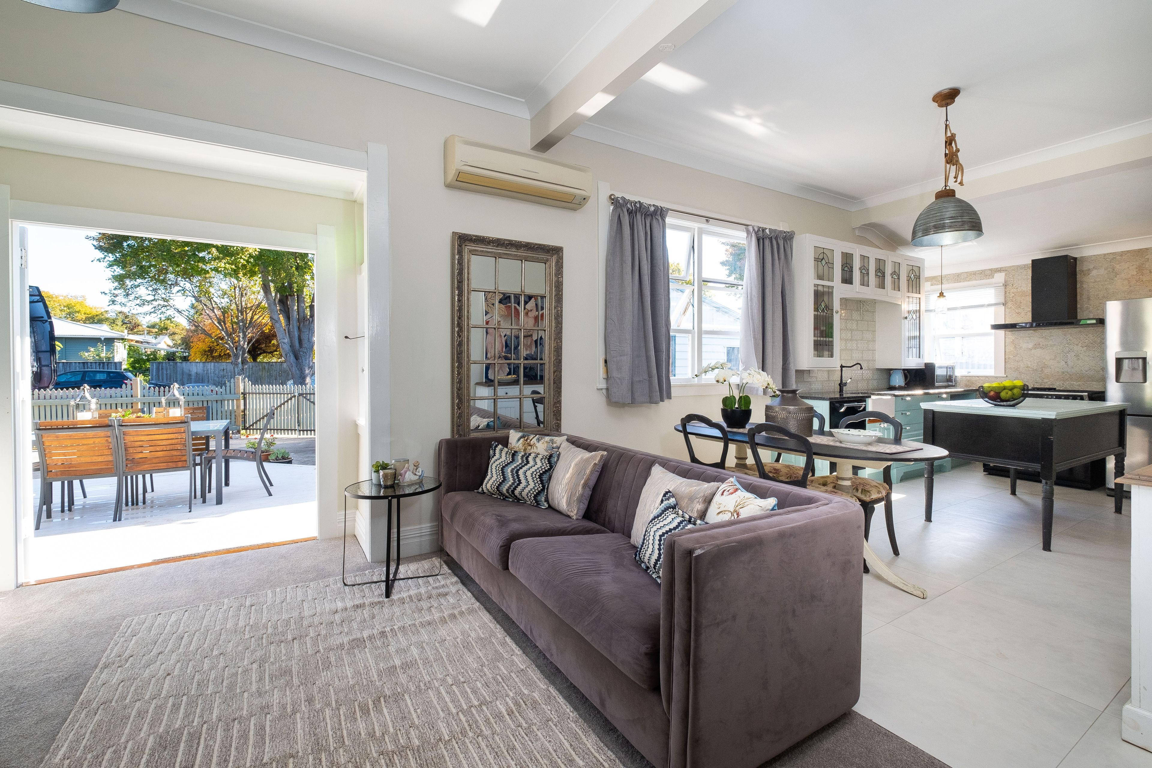 1200 Caroline Road, Mayfair, Hastings District