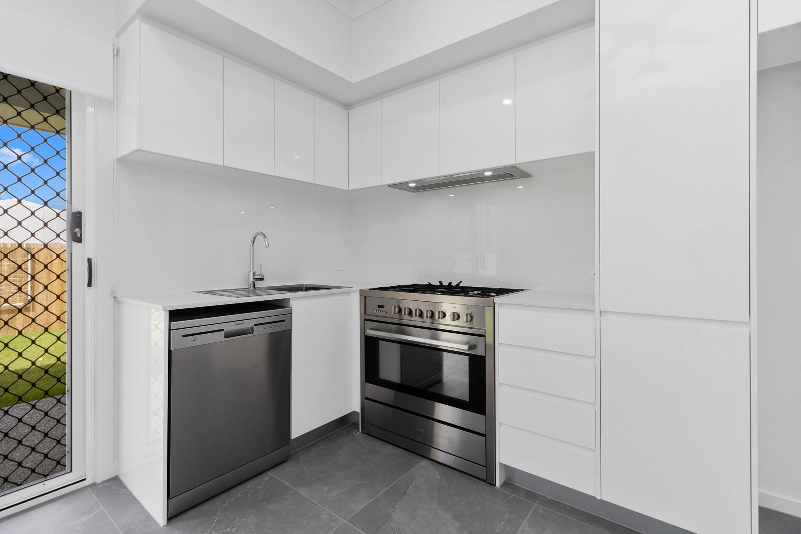 2/97 Neumann Drive, Collingwood Park, QLD 4301