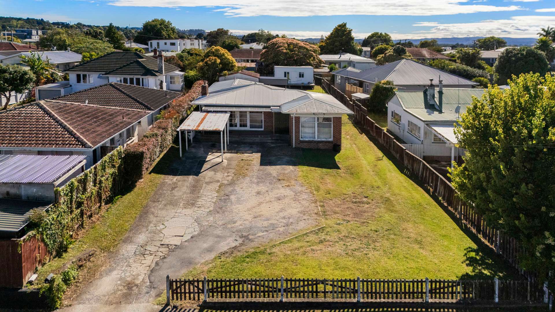 18 Churchill Avenue photo 3