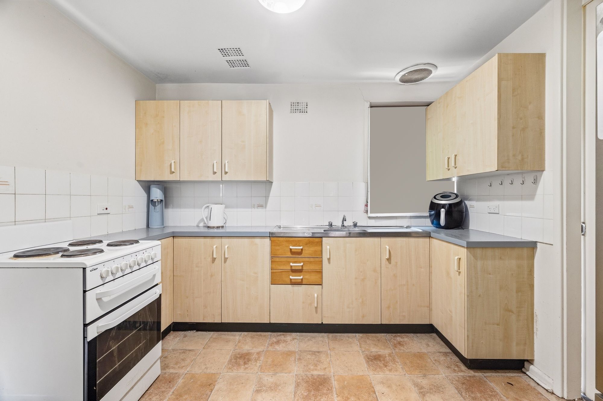 8 Elizabeth Way — photo 4 of 10
