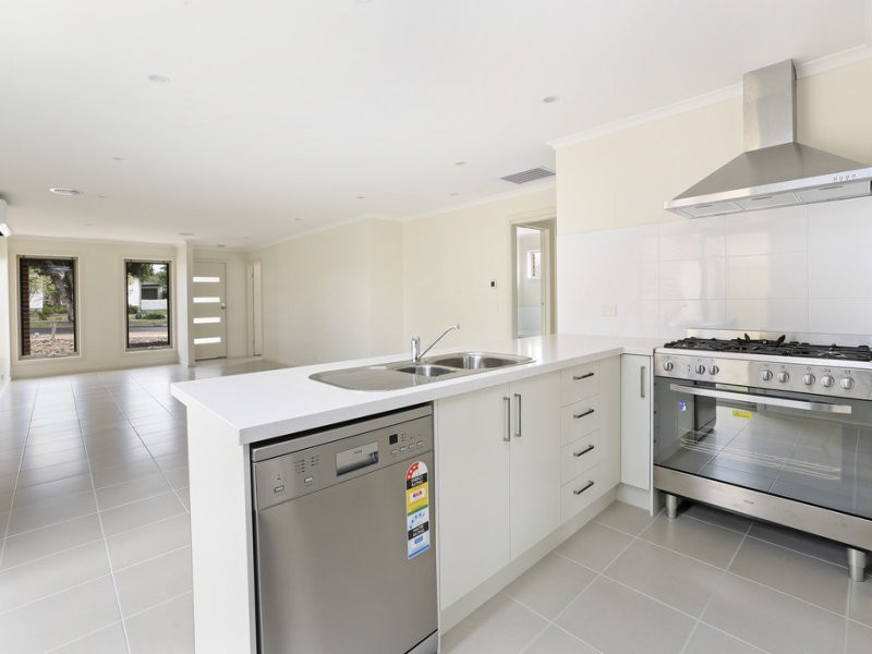 1/15 Summit Avenue, Belmont, VIC 3216