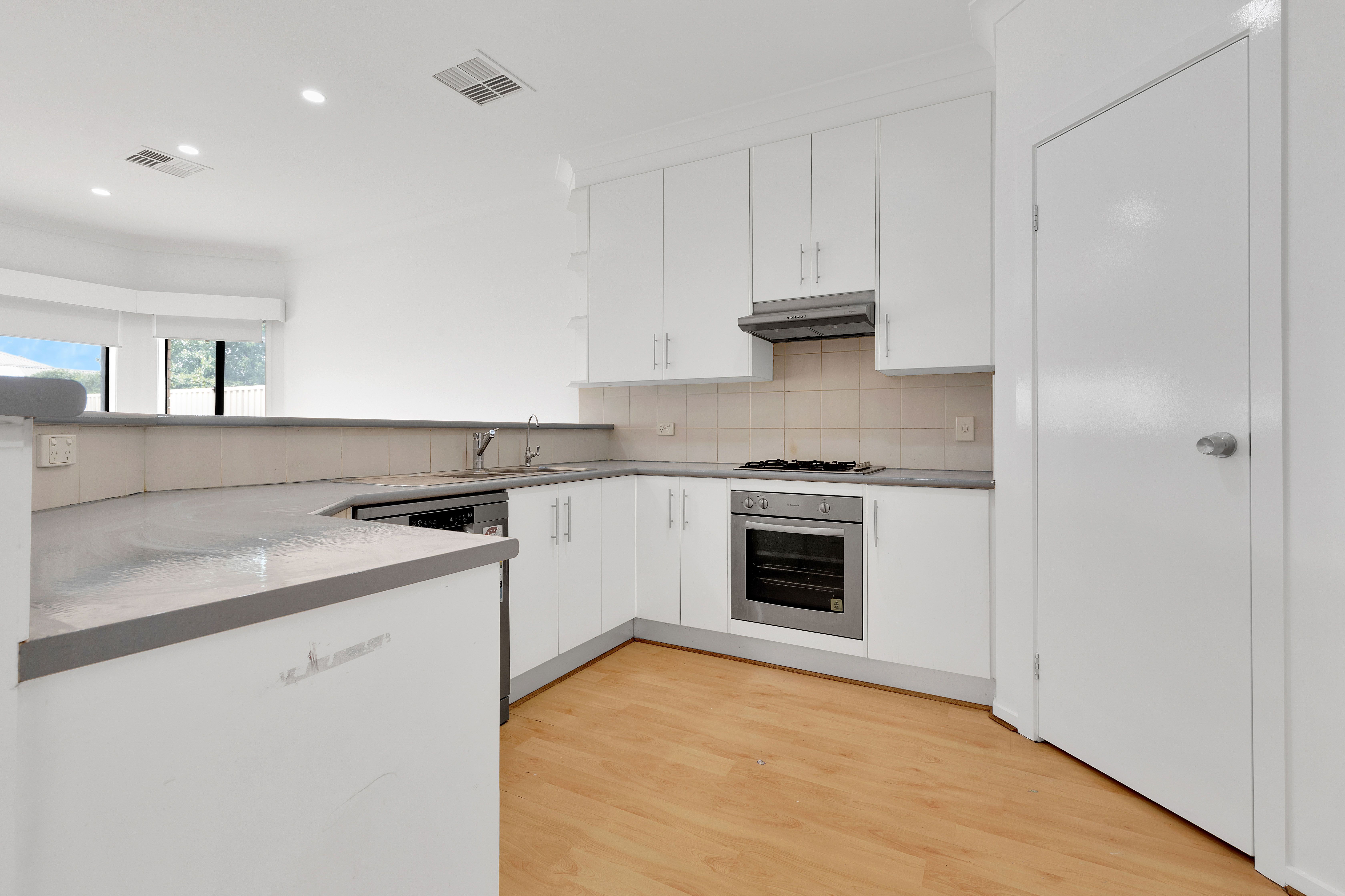 12A Moreshead Street — photo 3 of 17