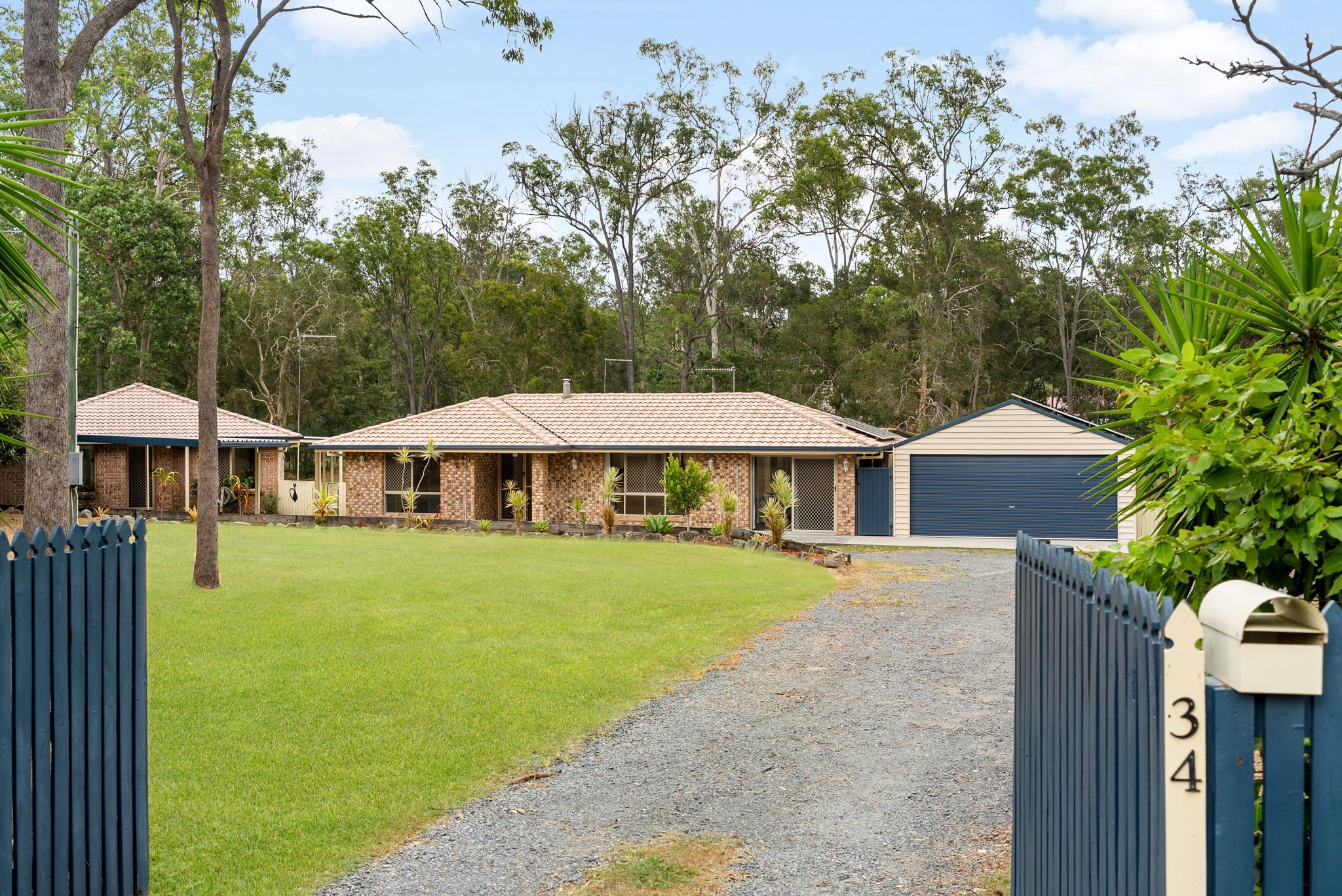 34 Madison Court, Munruben QLD 4125