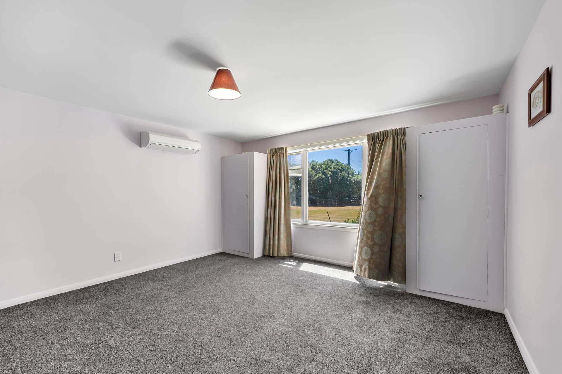 900 Essendon Road photo 12