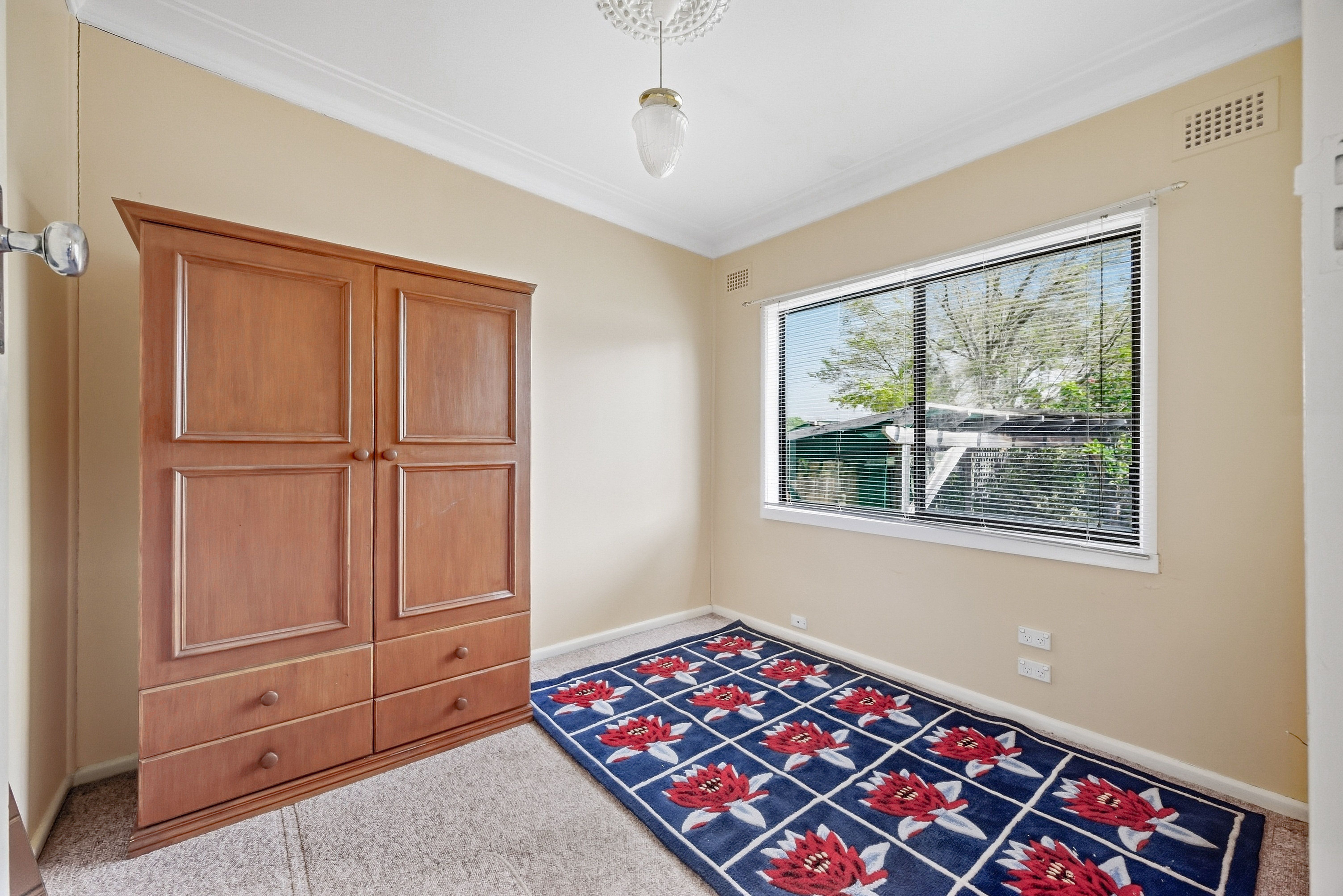 1 Phelps Crescent — photo 11 of 12