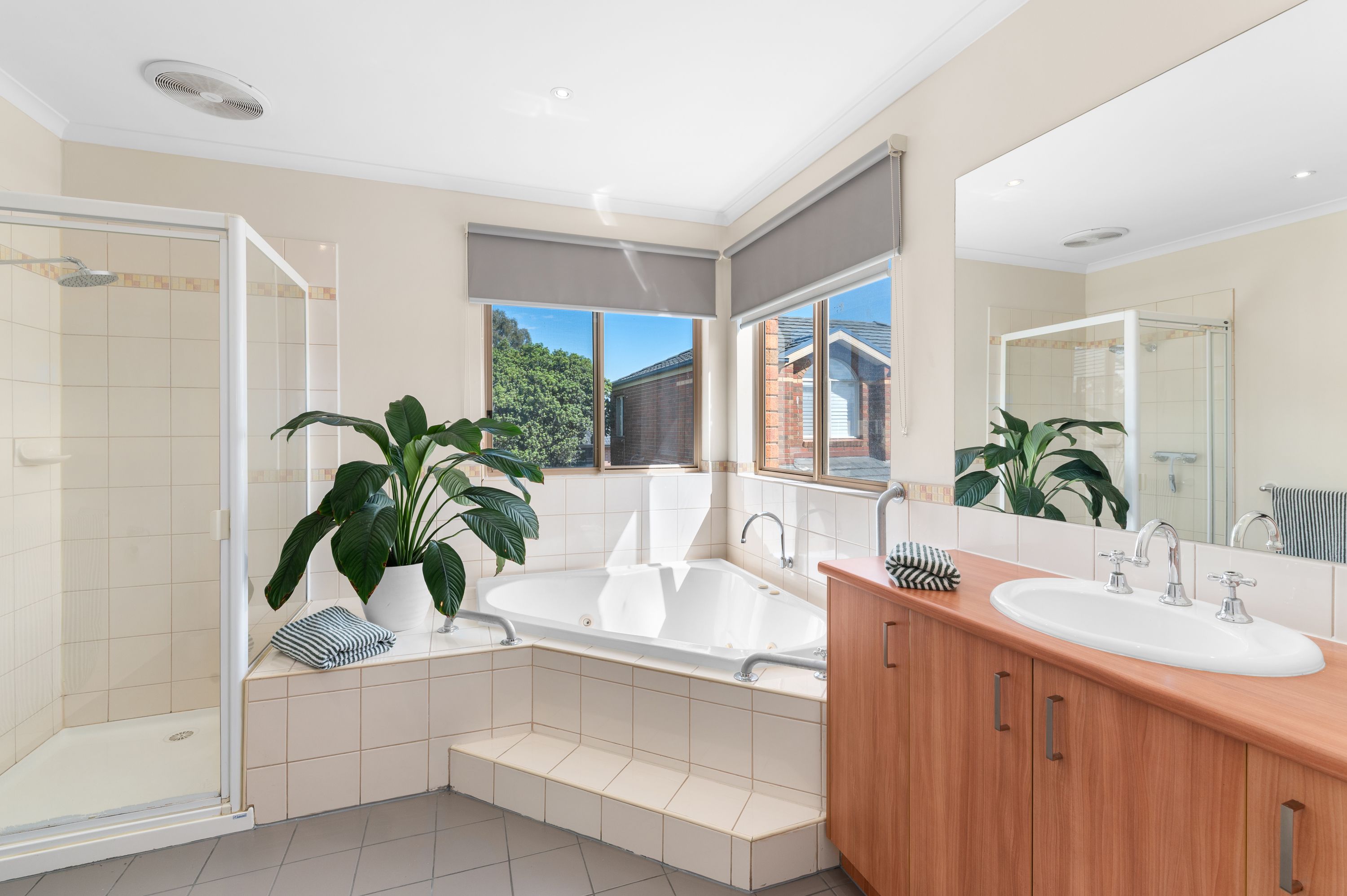 16 Hummingbird Place — photo 11 of 22