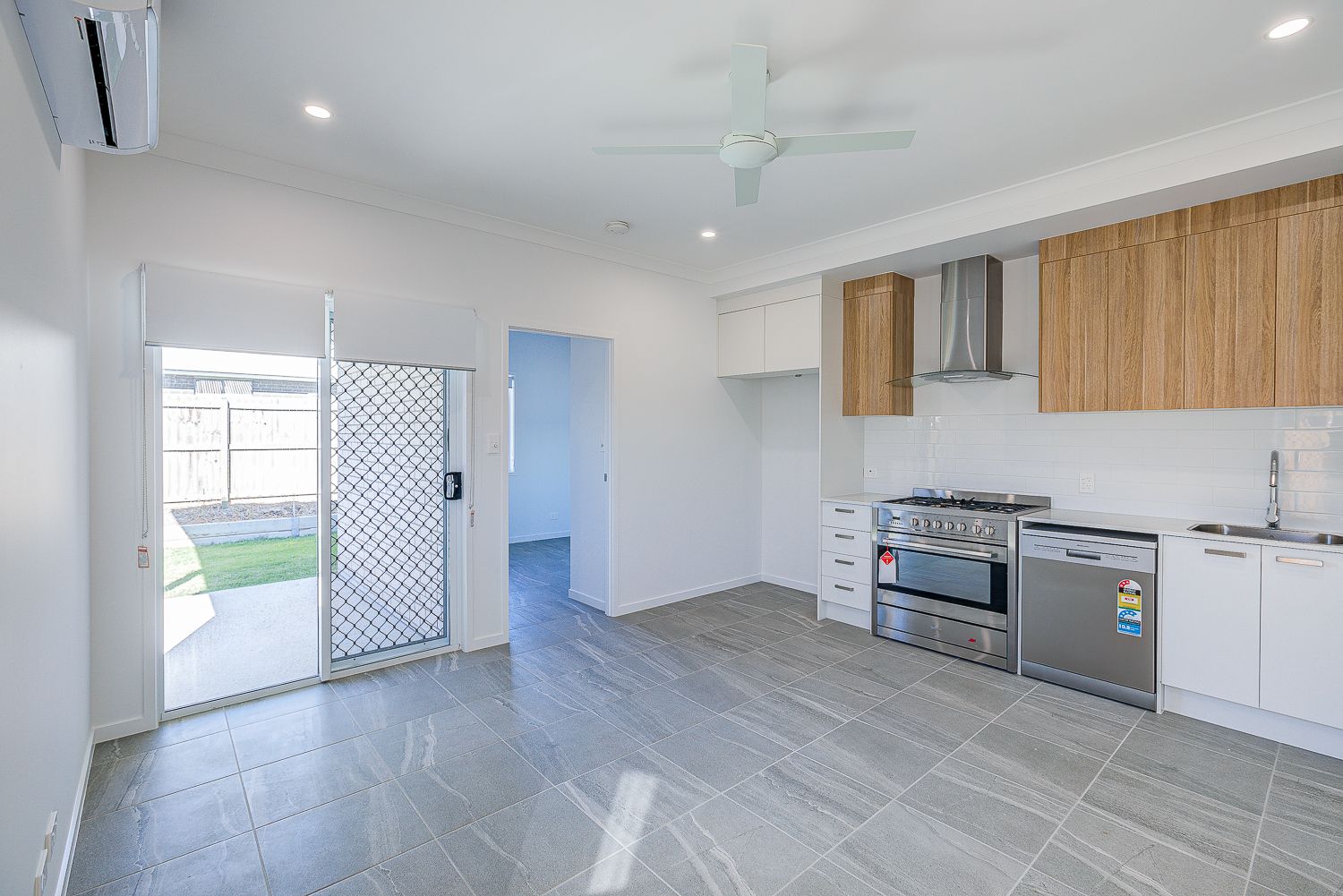 1/34 Redzel Court — photo 4 of 11